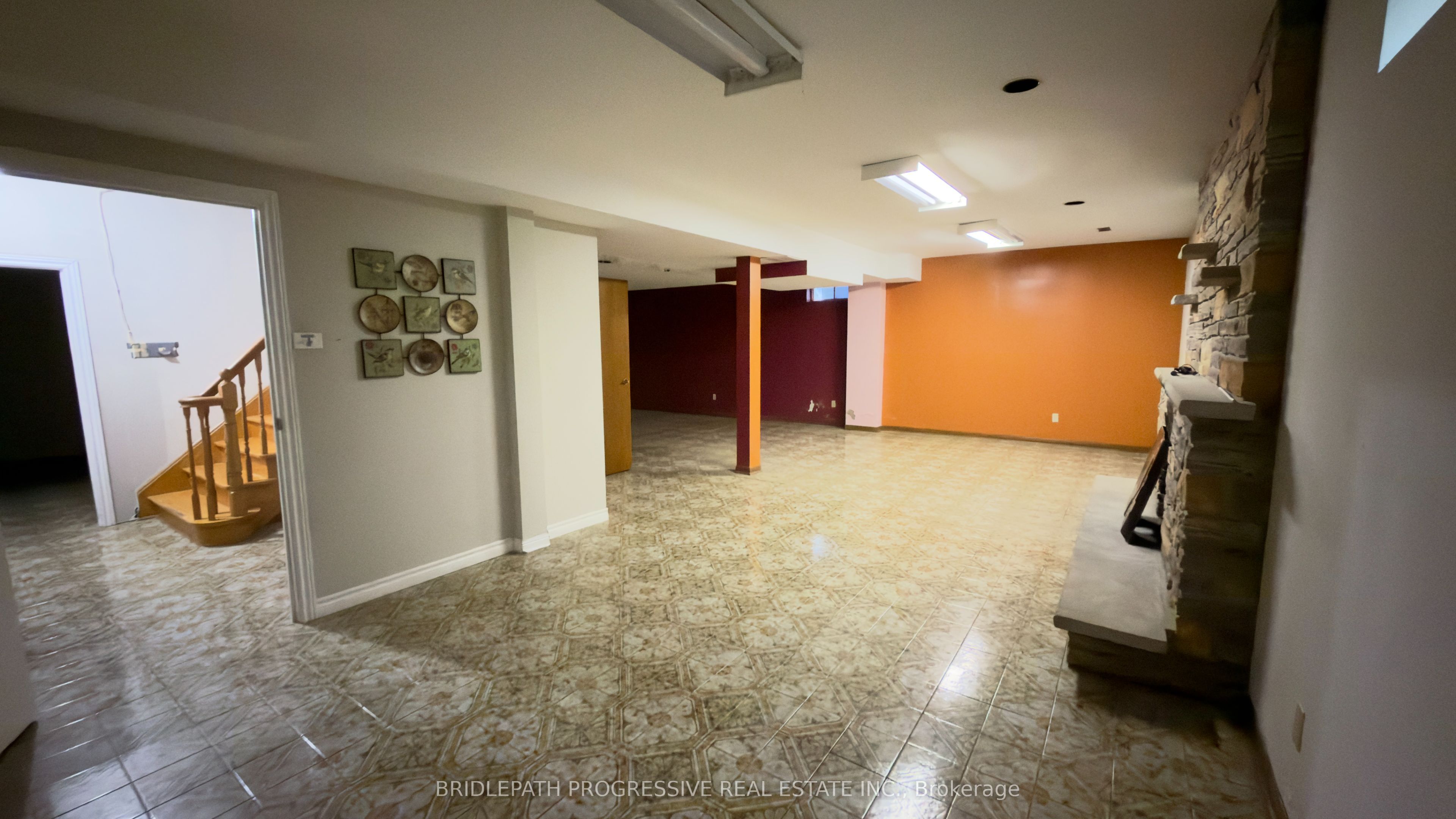 589 Sheppard Avenue E Property Photo 2