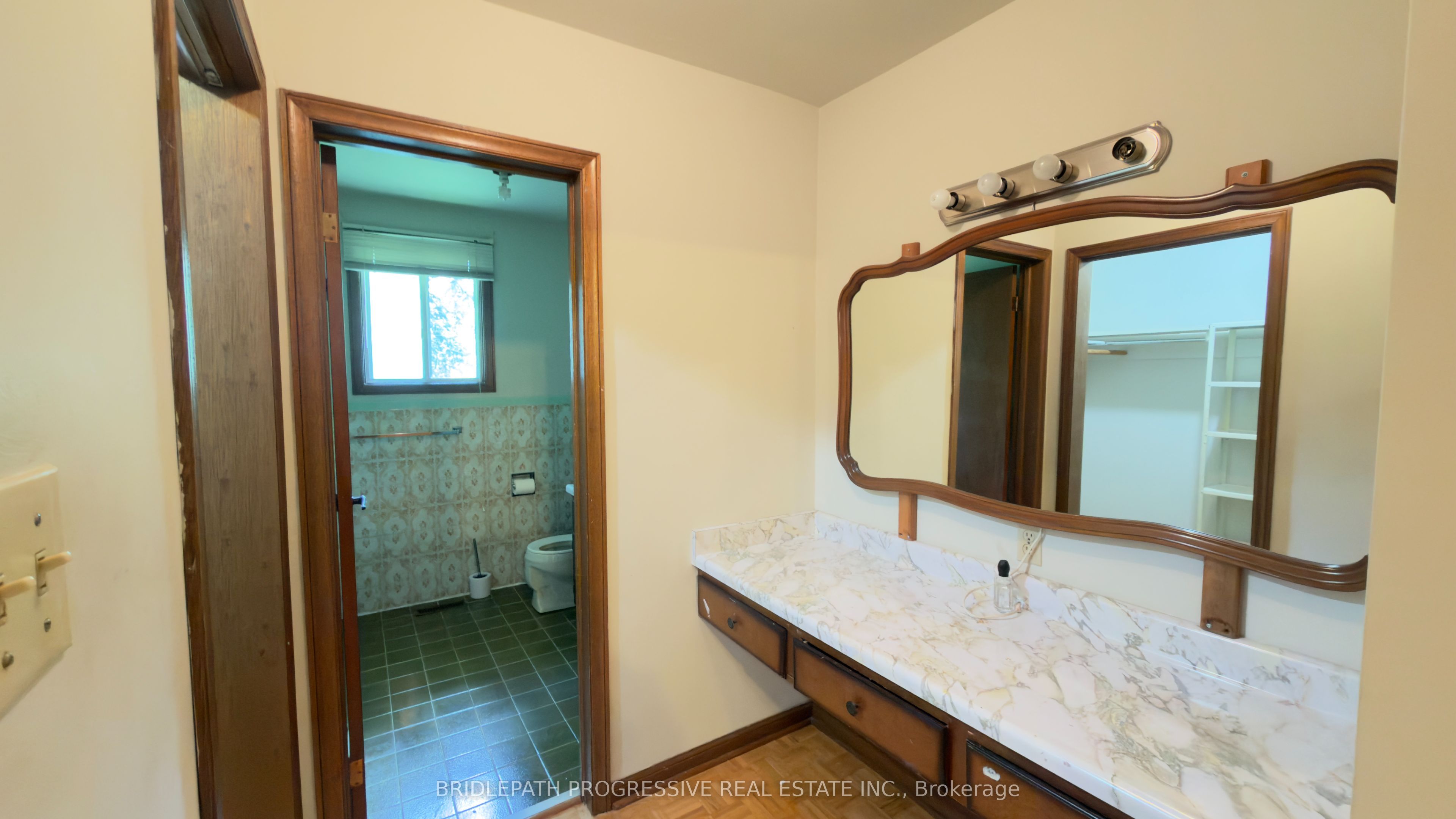 589 Sheppard Avenue E Property Photo 3