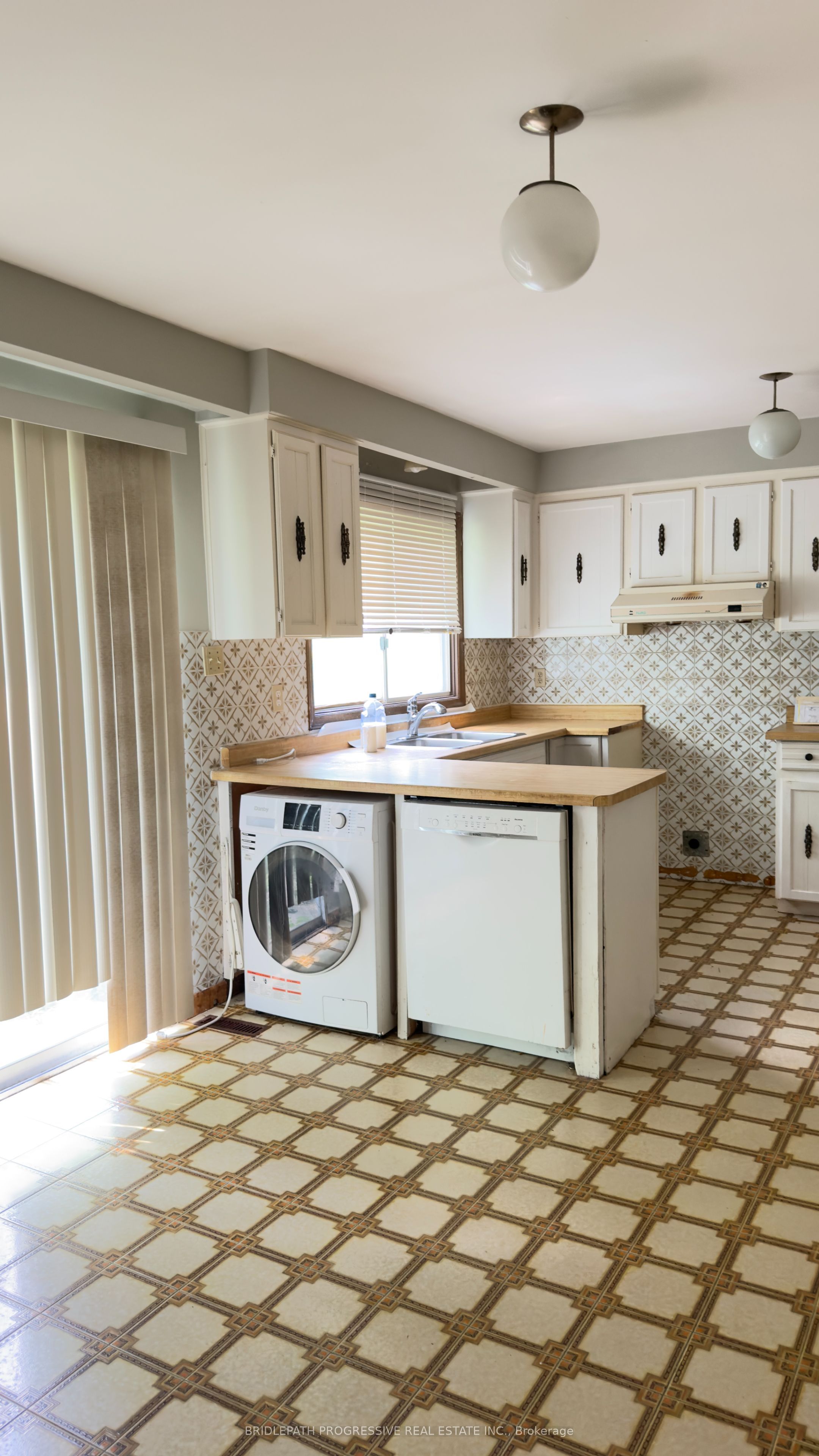 589 Sheppard Avenue E Property Photo 4