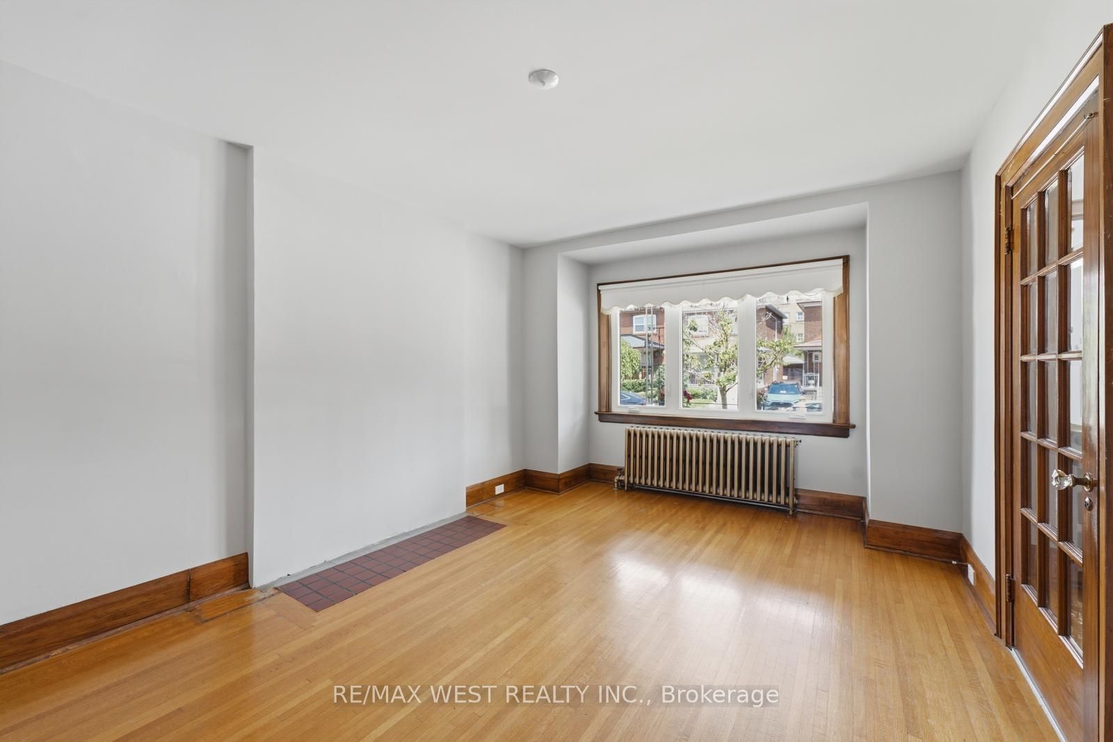 280 Westmount Avenue Property Photo 4