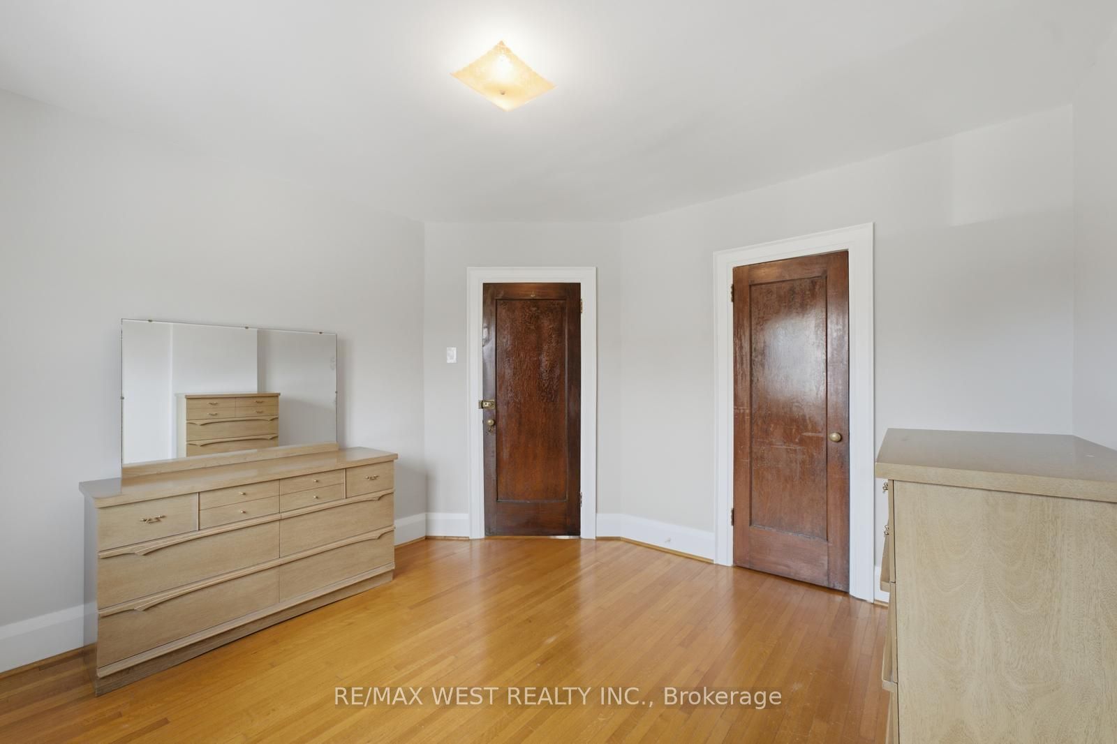280 Westmount Avenue Property Photo 26