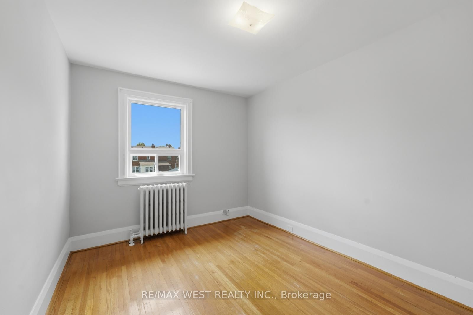280 Westmount Avenue Property Photo 34