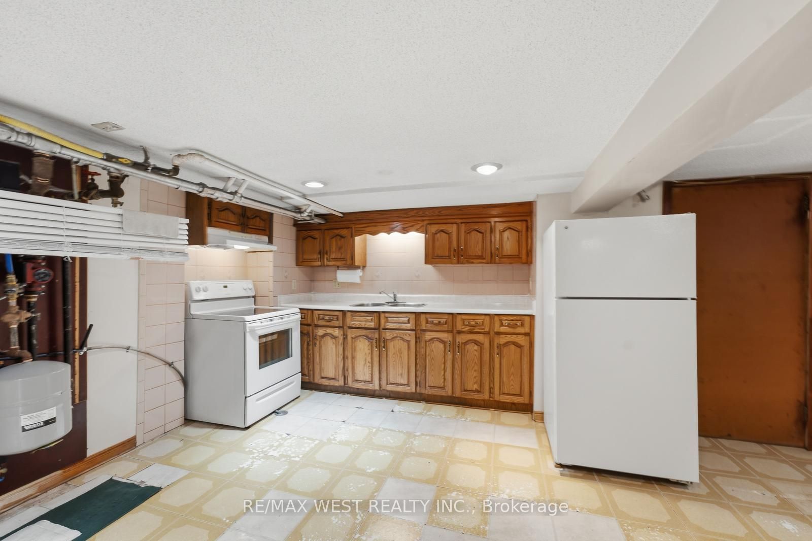 280 Westmount Avenue Property Photo 41