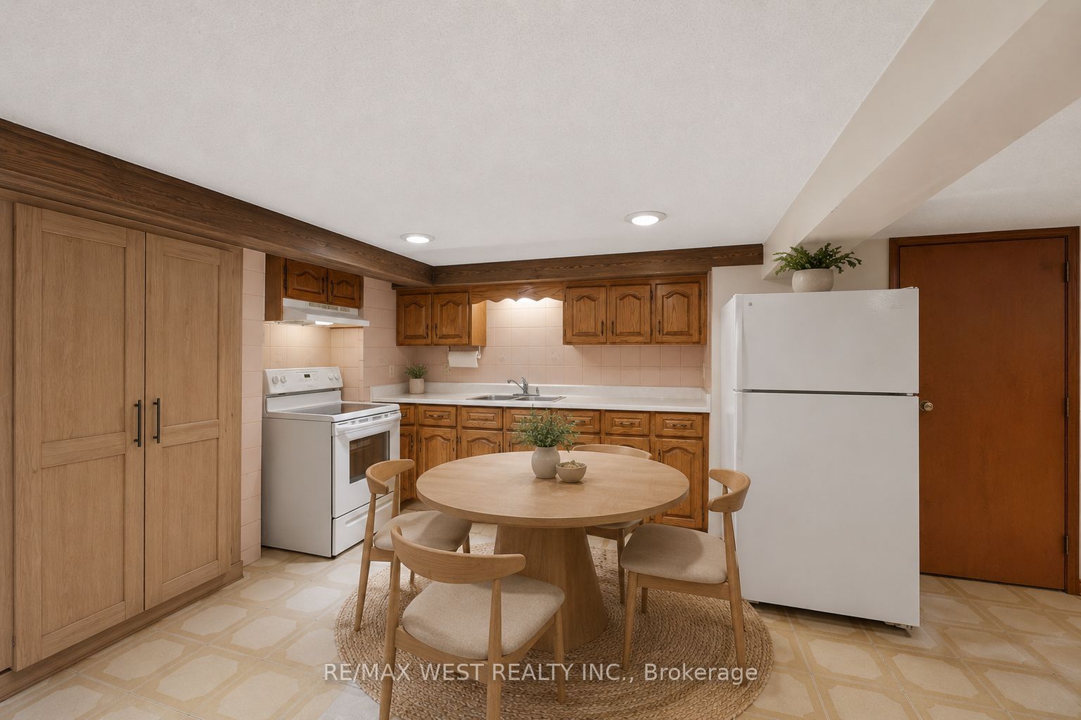 280 Westmount Avenue Property Photo 42