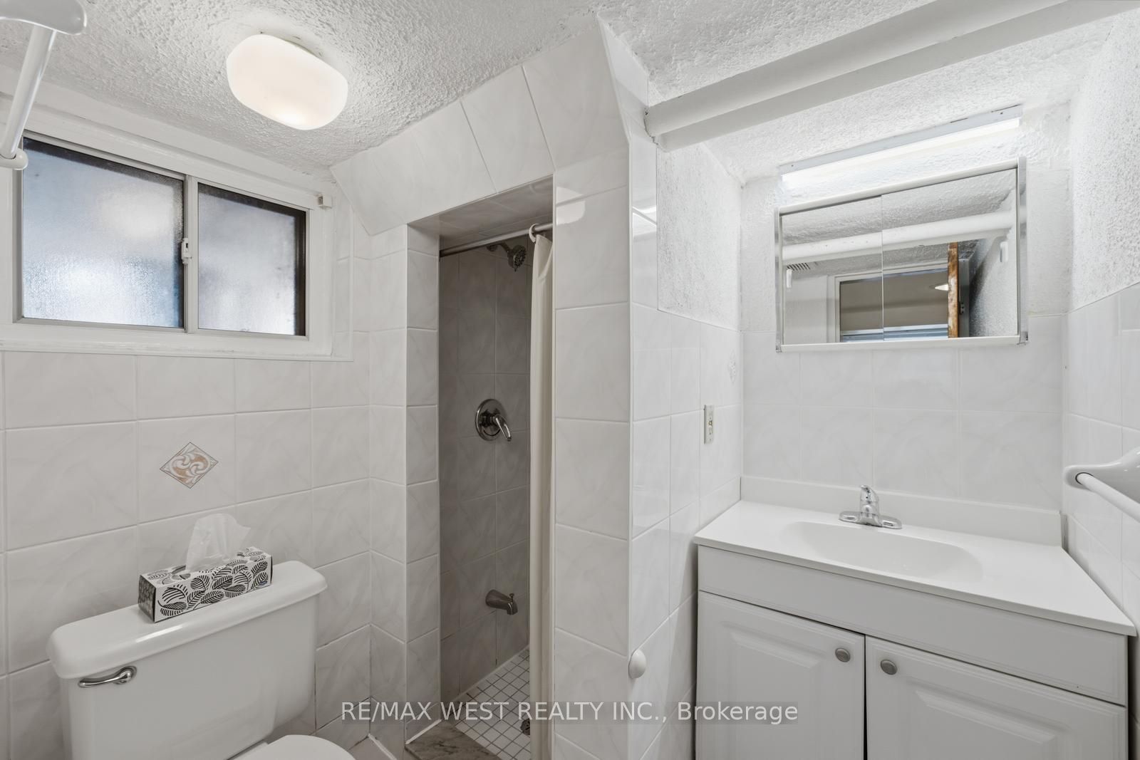 280 Westmount Avenue Property Photo 43