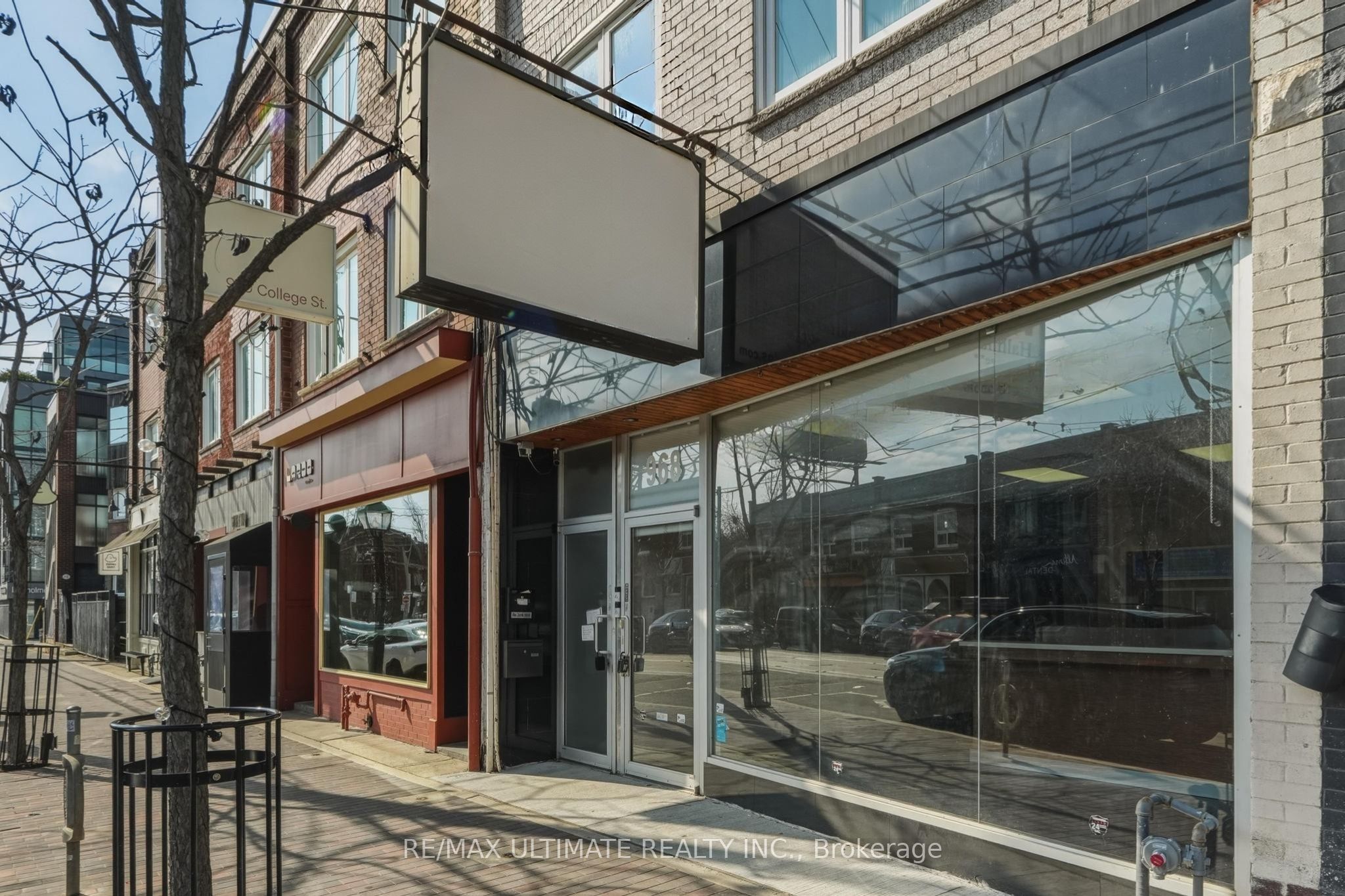 968 College Street Property Photo 2