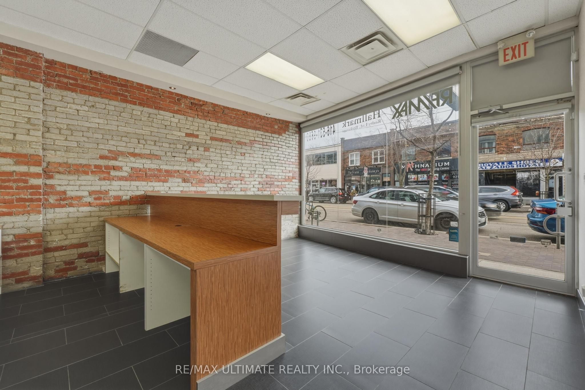 968 College Street Property Photo 3