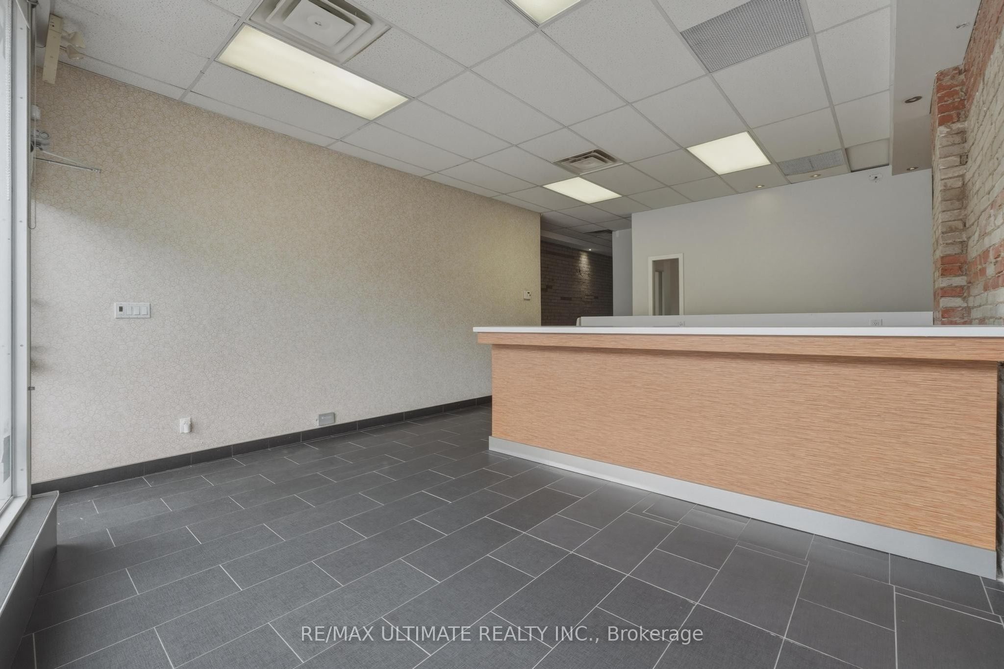 968 College Street Property Photo 5
