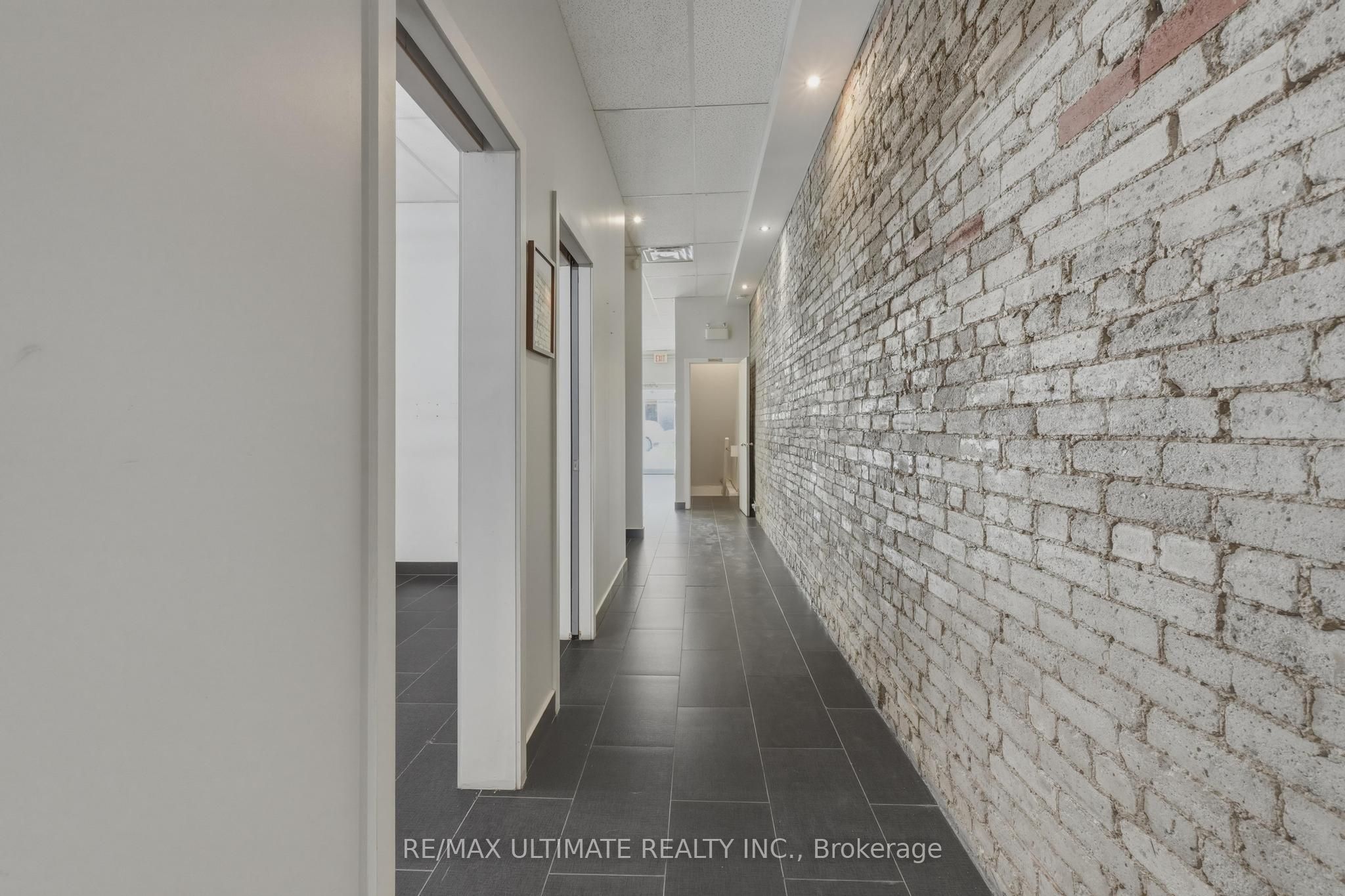 968 College Street Property Photo 6