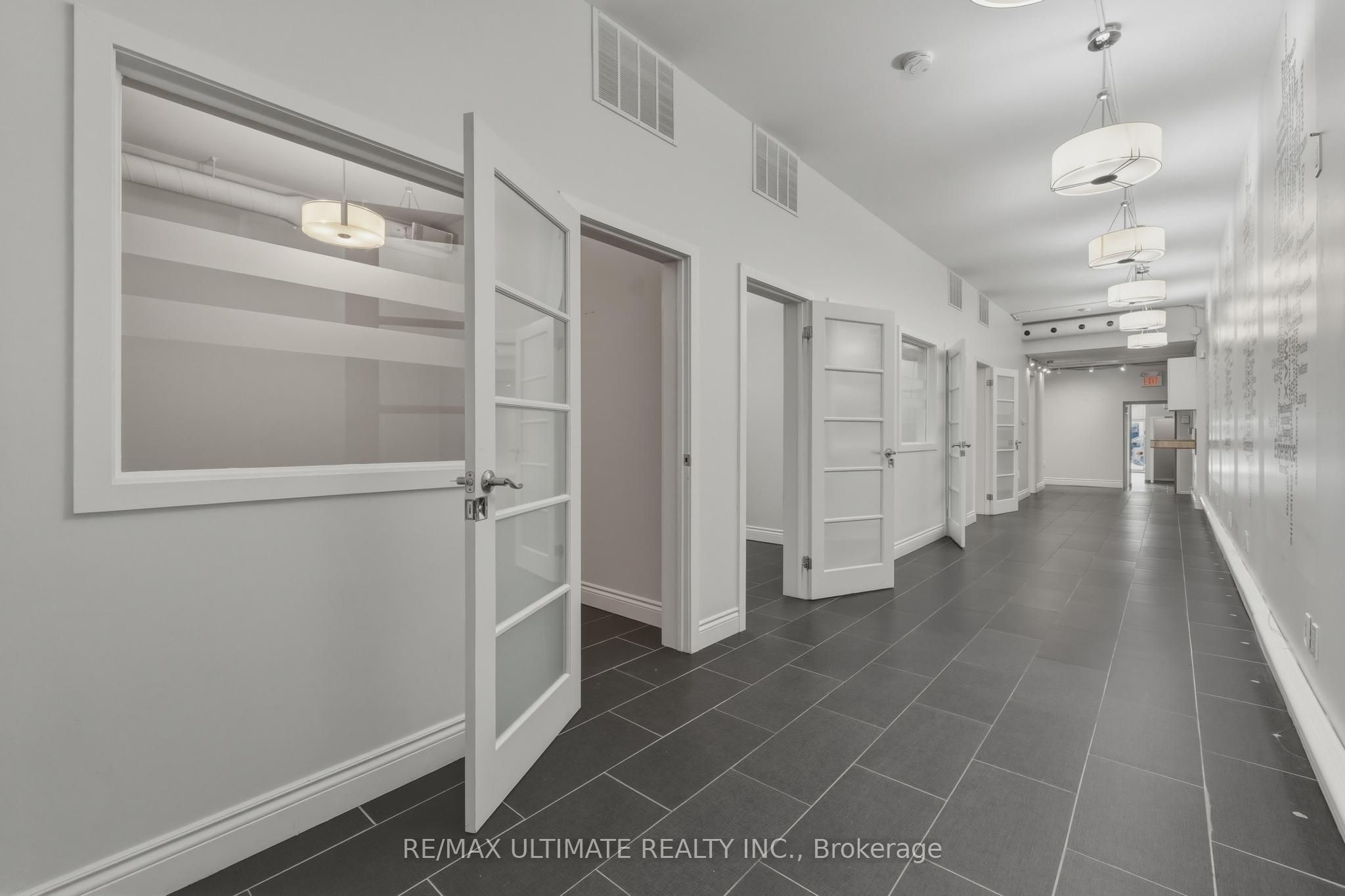 968 College Street Property Photo 8