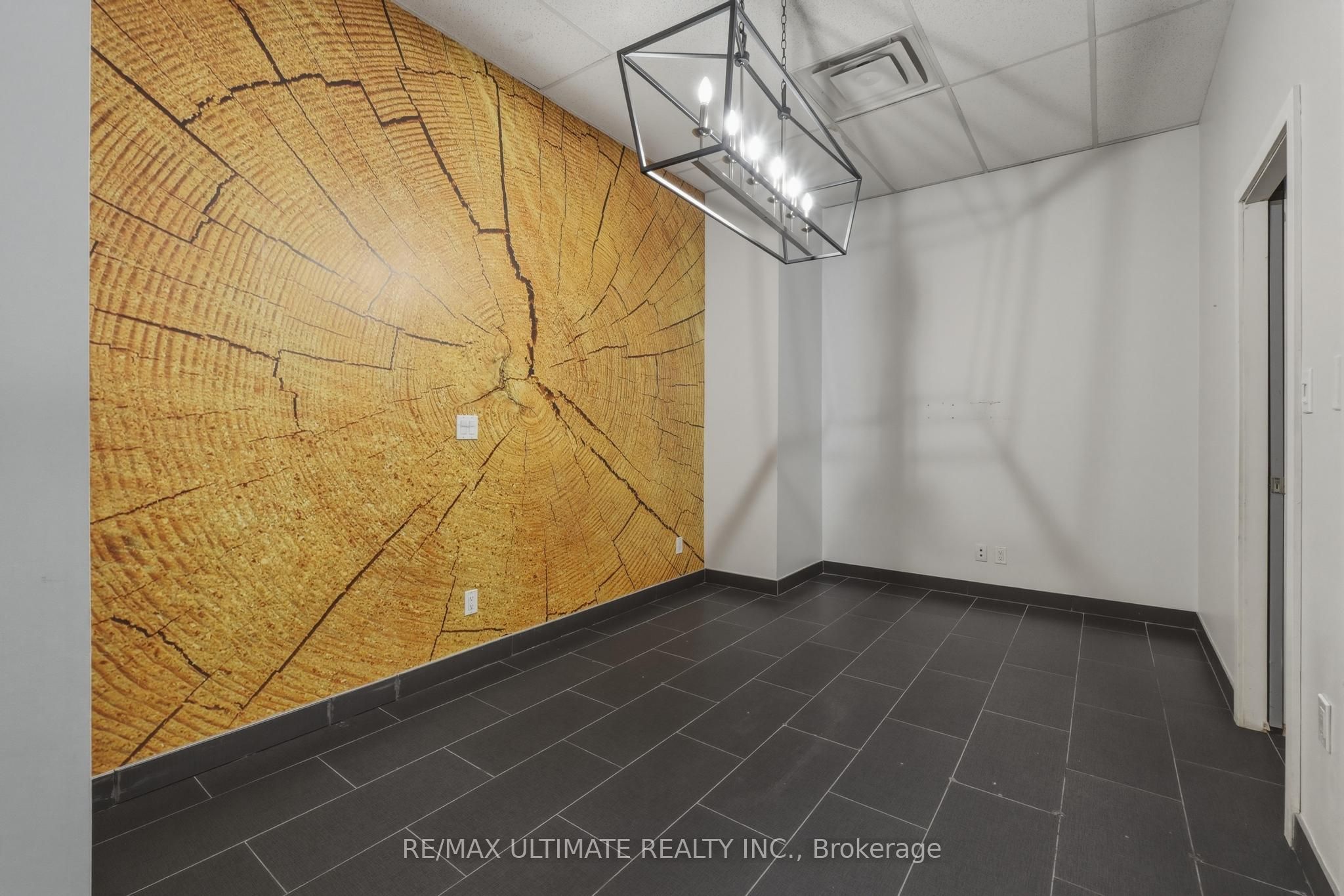 968 College Street Property Photo 10
