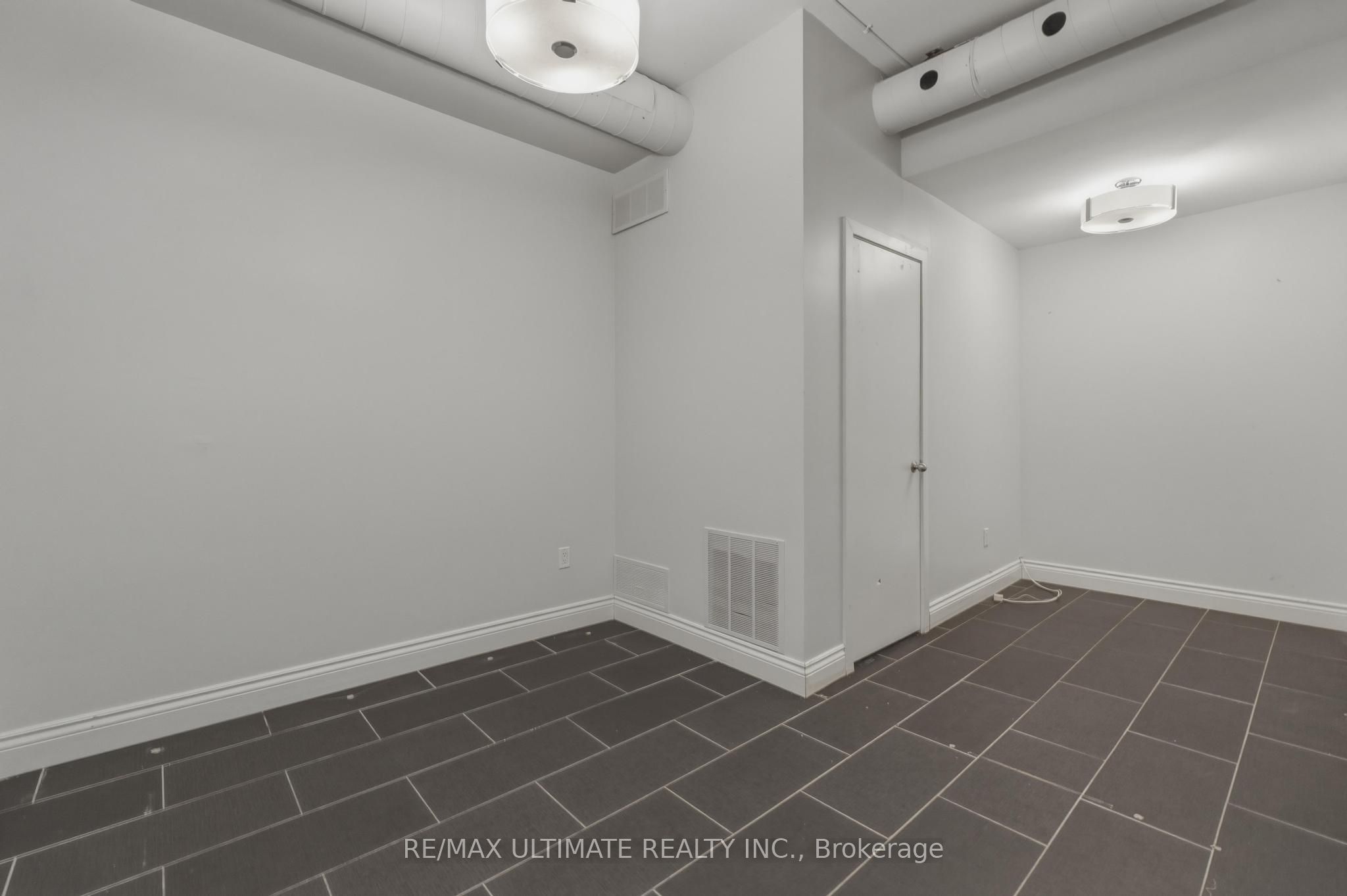 968 College Street Property Photo 11