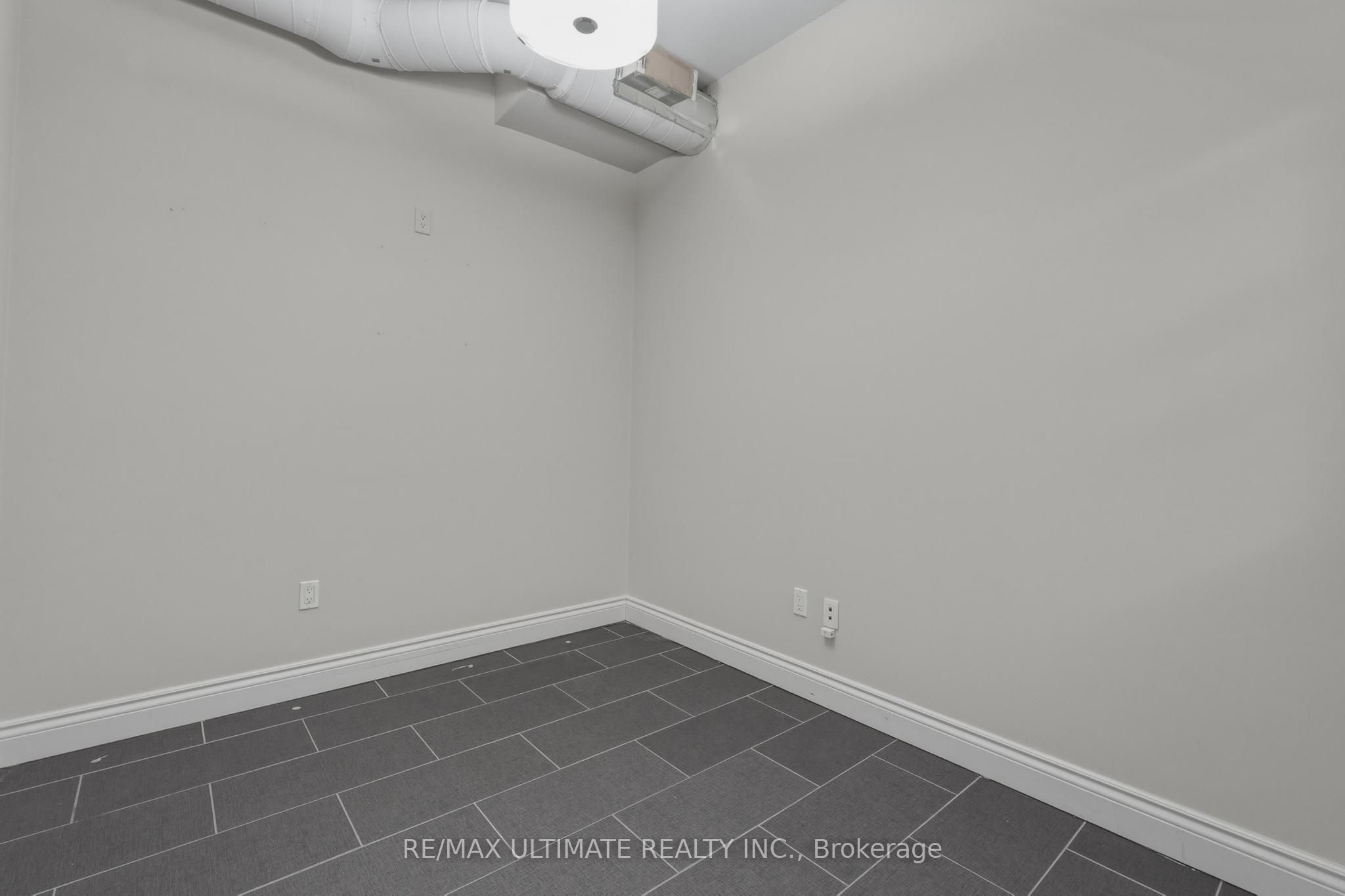 968 College Street Property Photo 14
