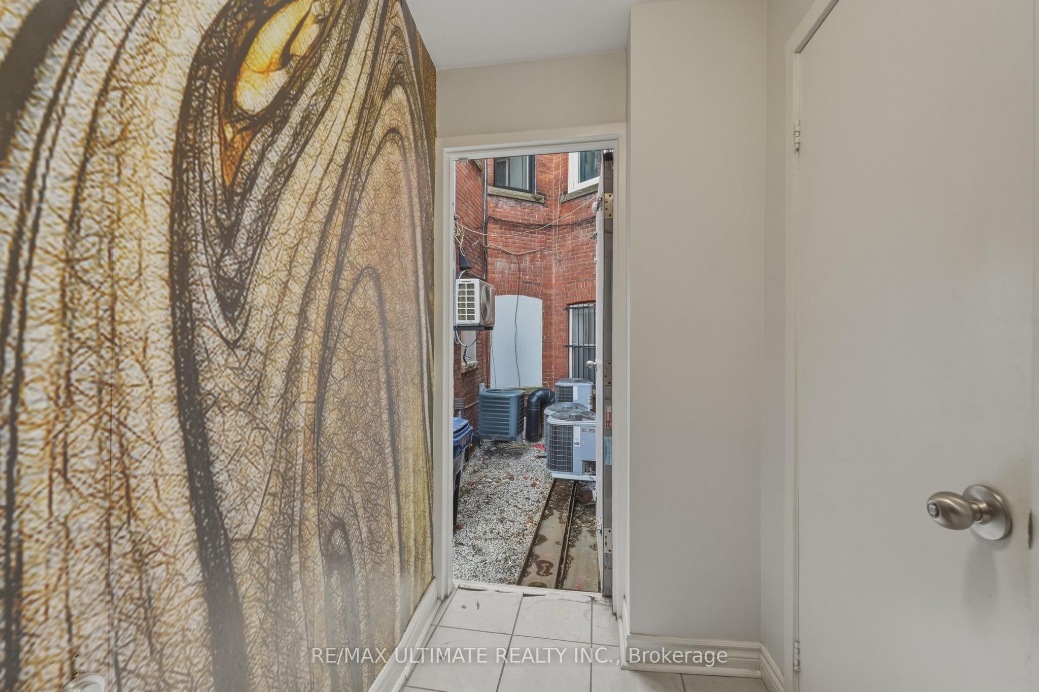 968 College Street Property Photo 18