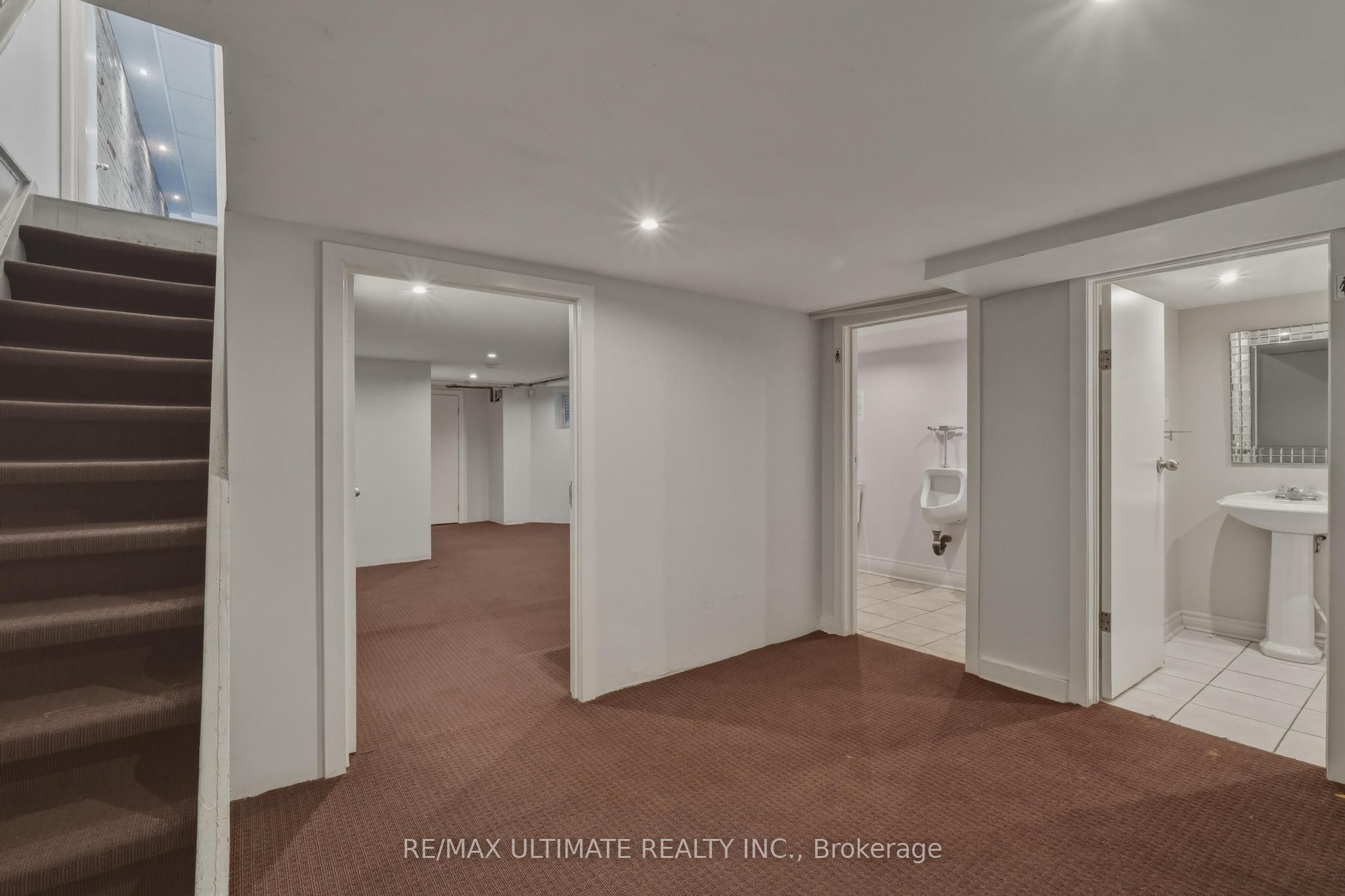 968 College Street Property Photo 19