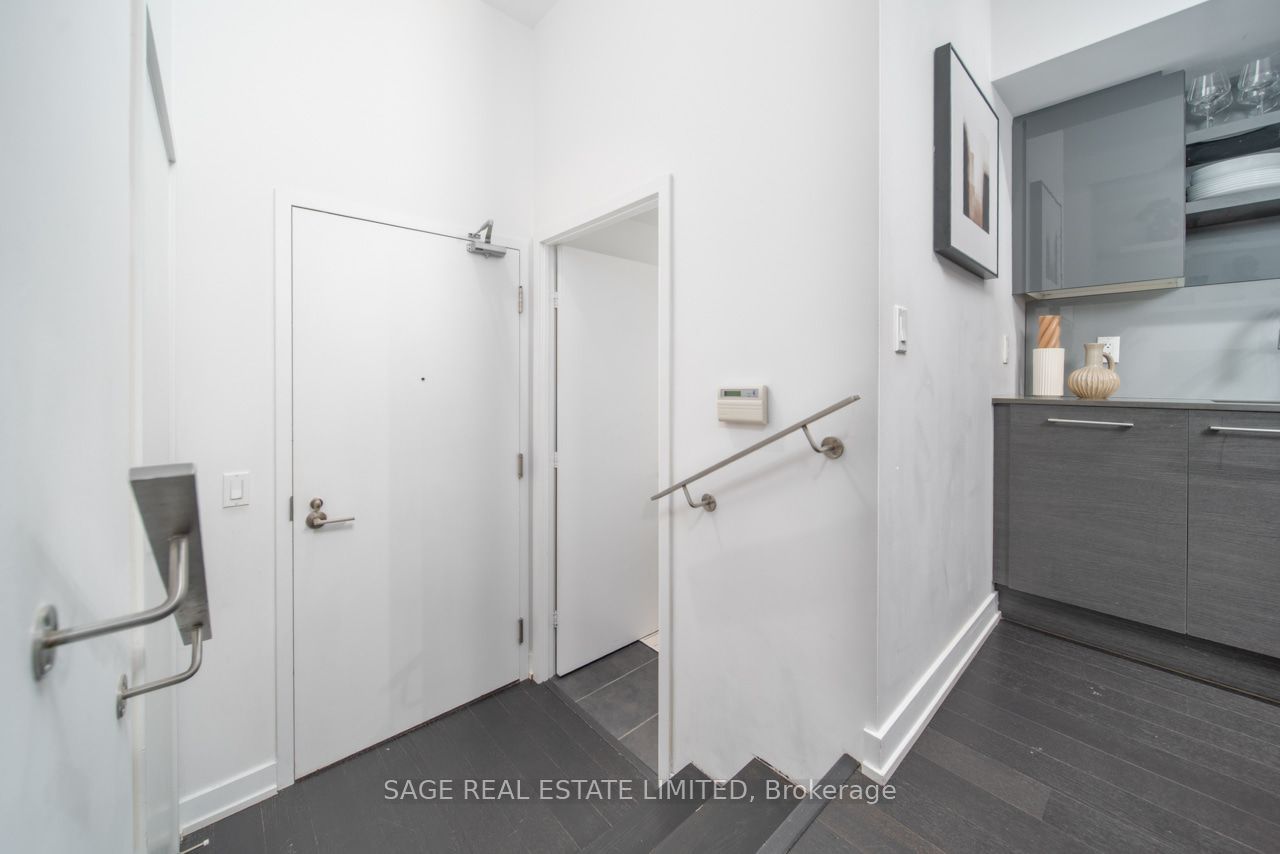 1030 King Street W 118 Property Photo 8