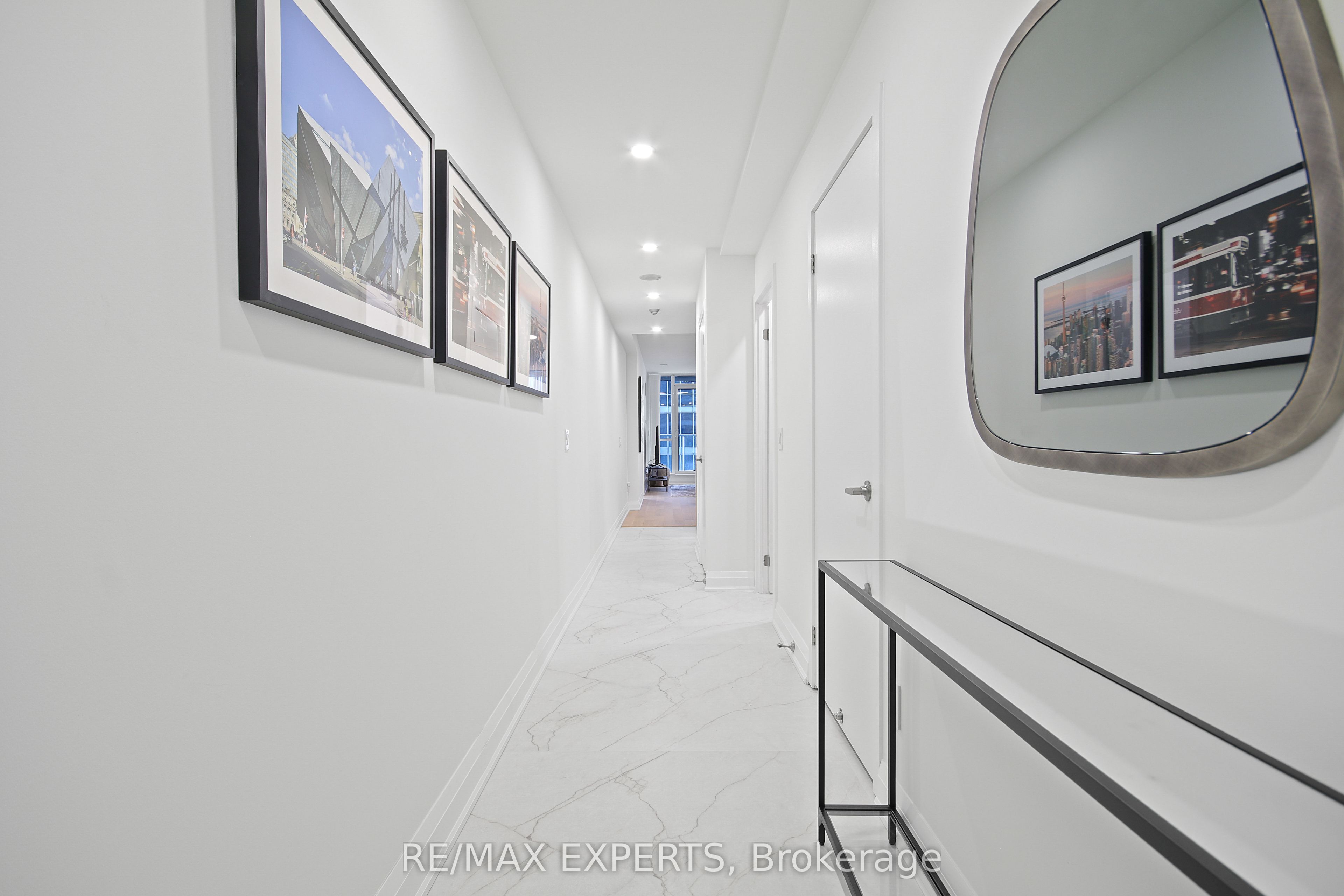 208 Queens Quay W 2011 Property Photo 3