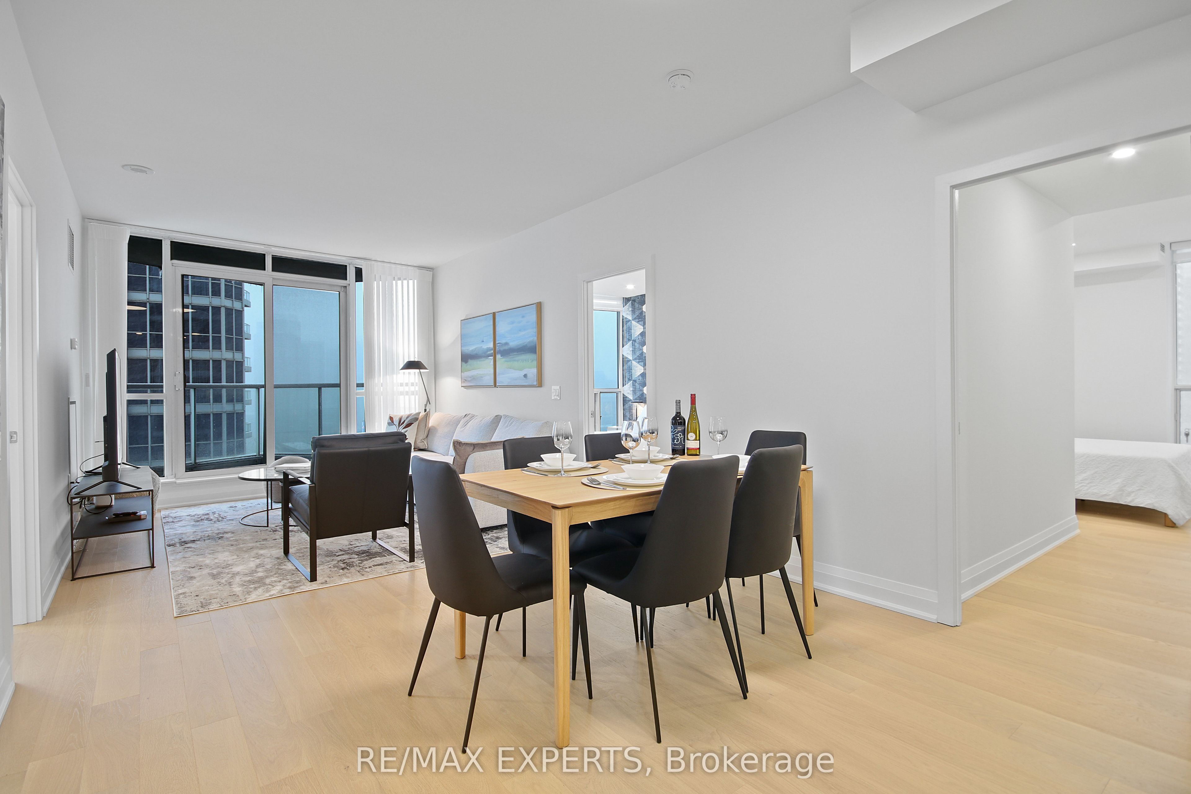 208 Queens Quay W 2011 Property Photo 8