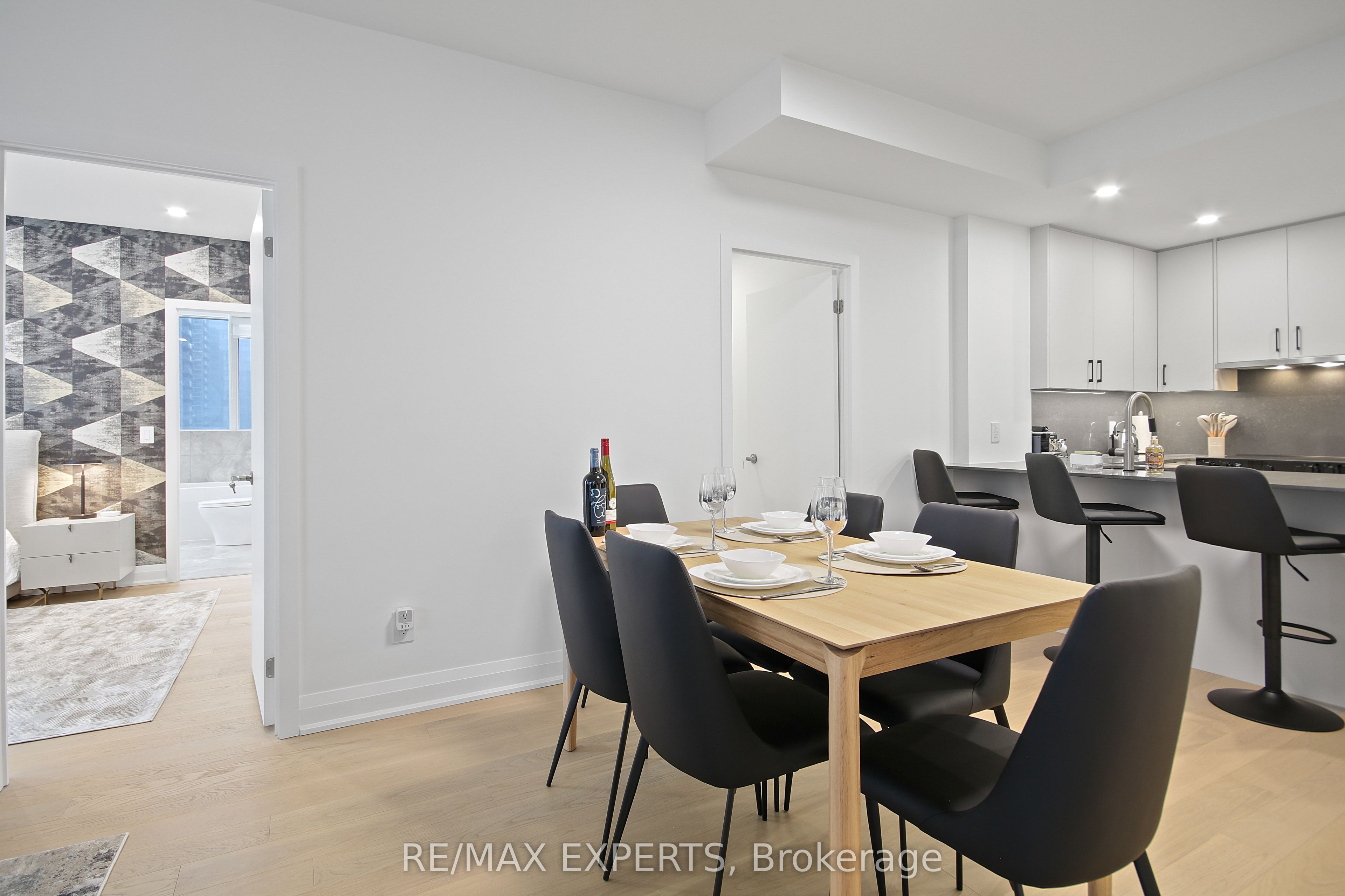 208 Queens Quay W 2011 Property Photo 10