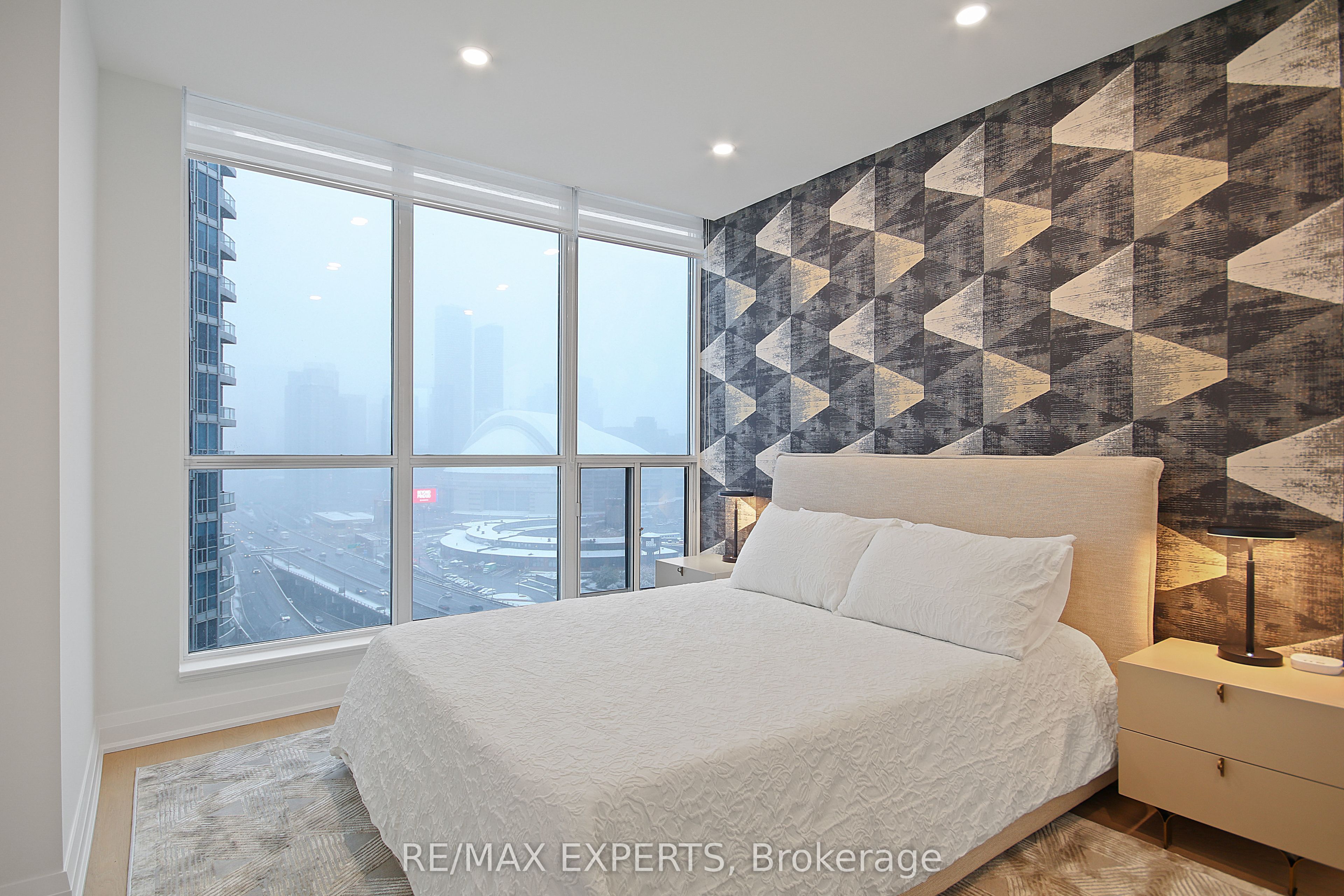 208 Queens Quay W 2011 Property Photo 17