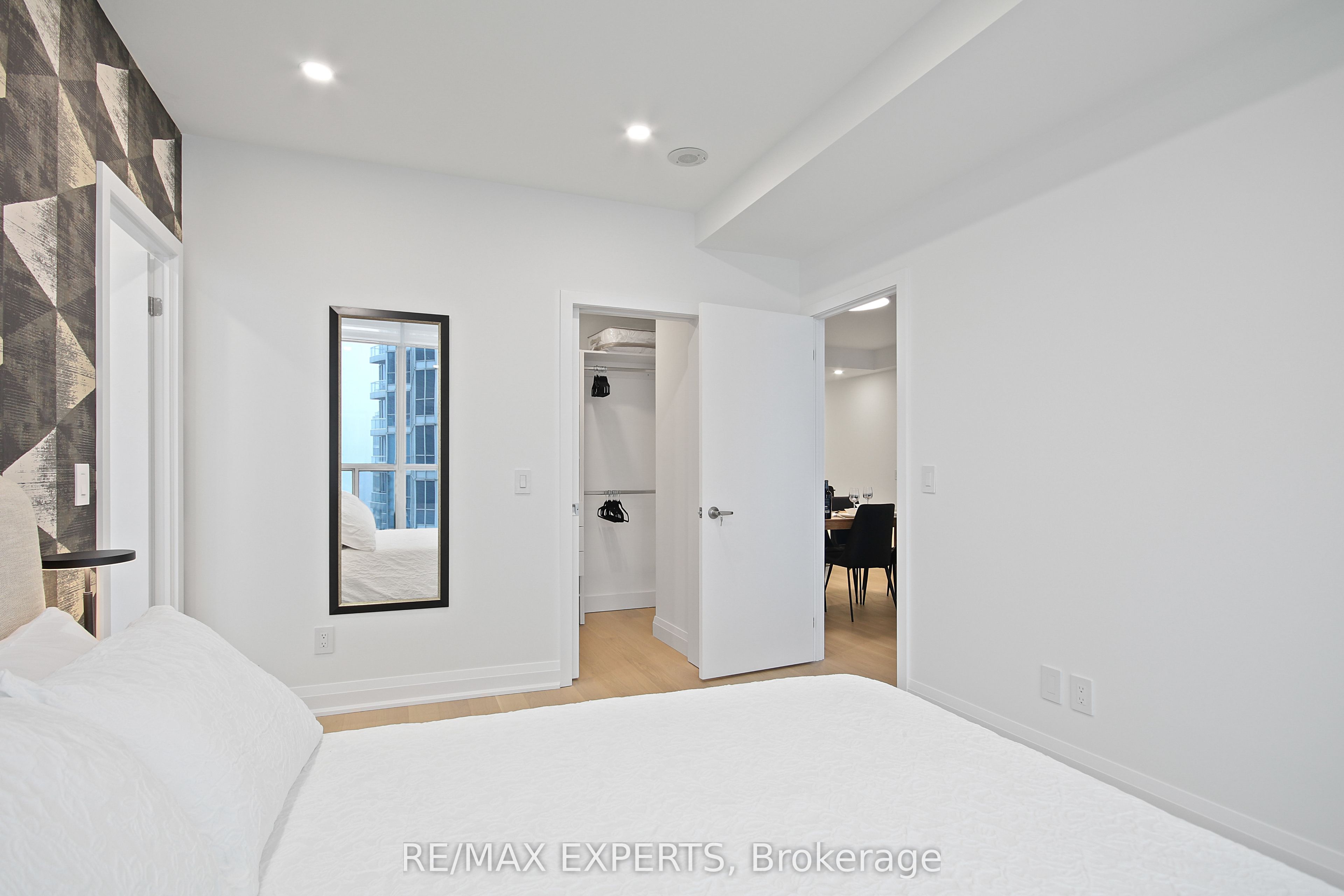 208 Queens Quay W 2011 Property Photo 19