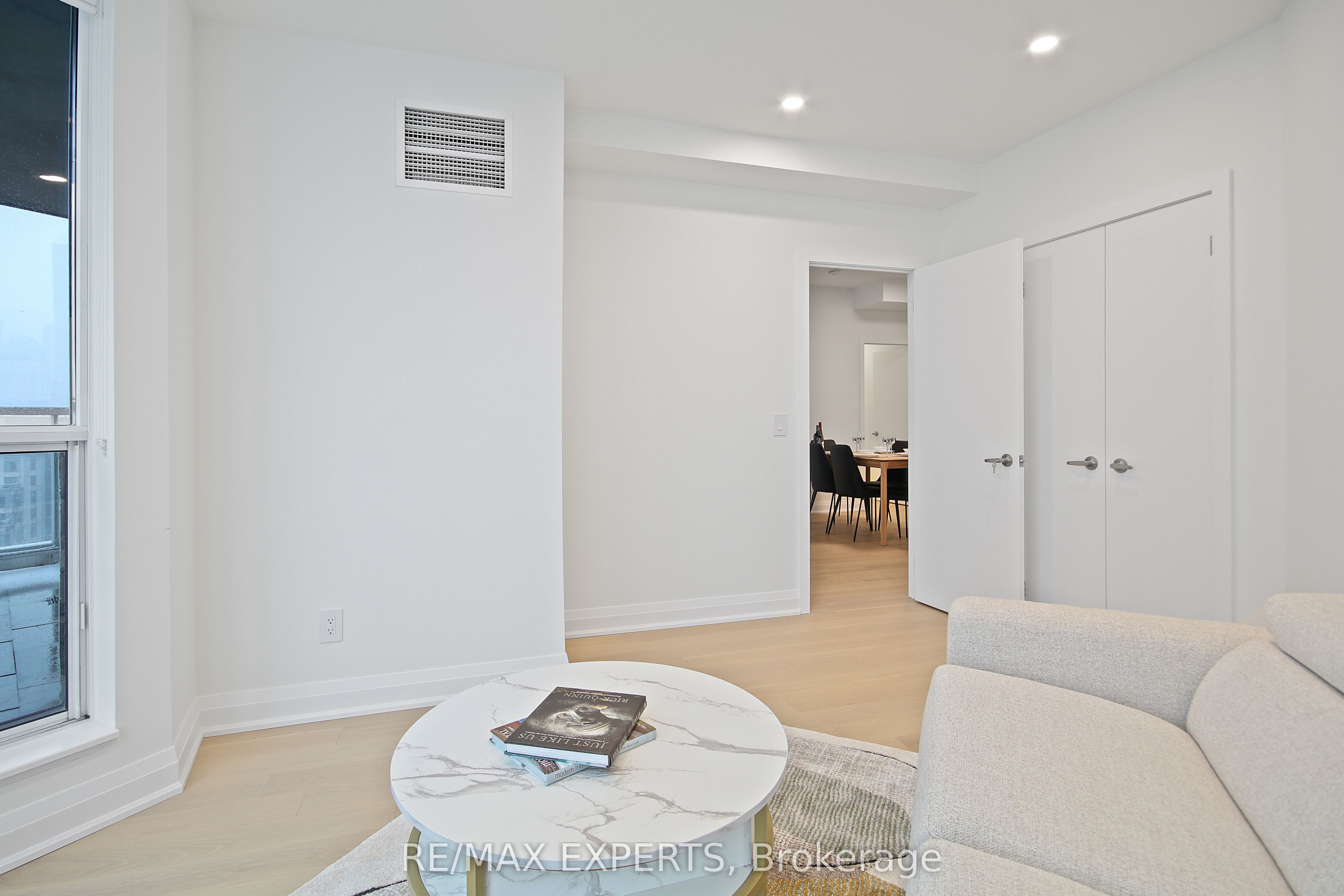 208 Queens Quay W 2011 Property Photo 25