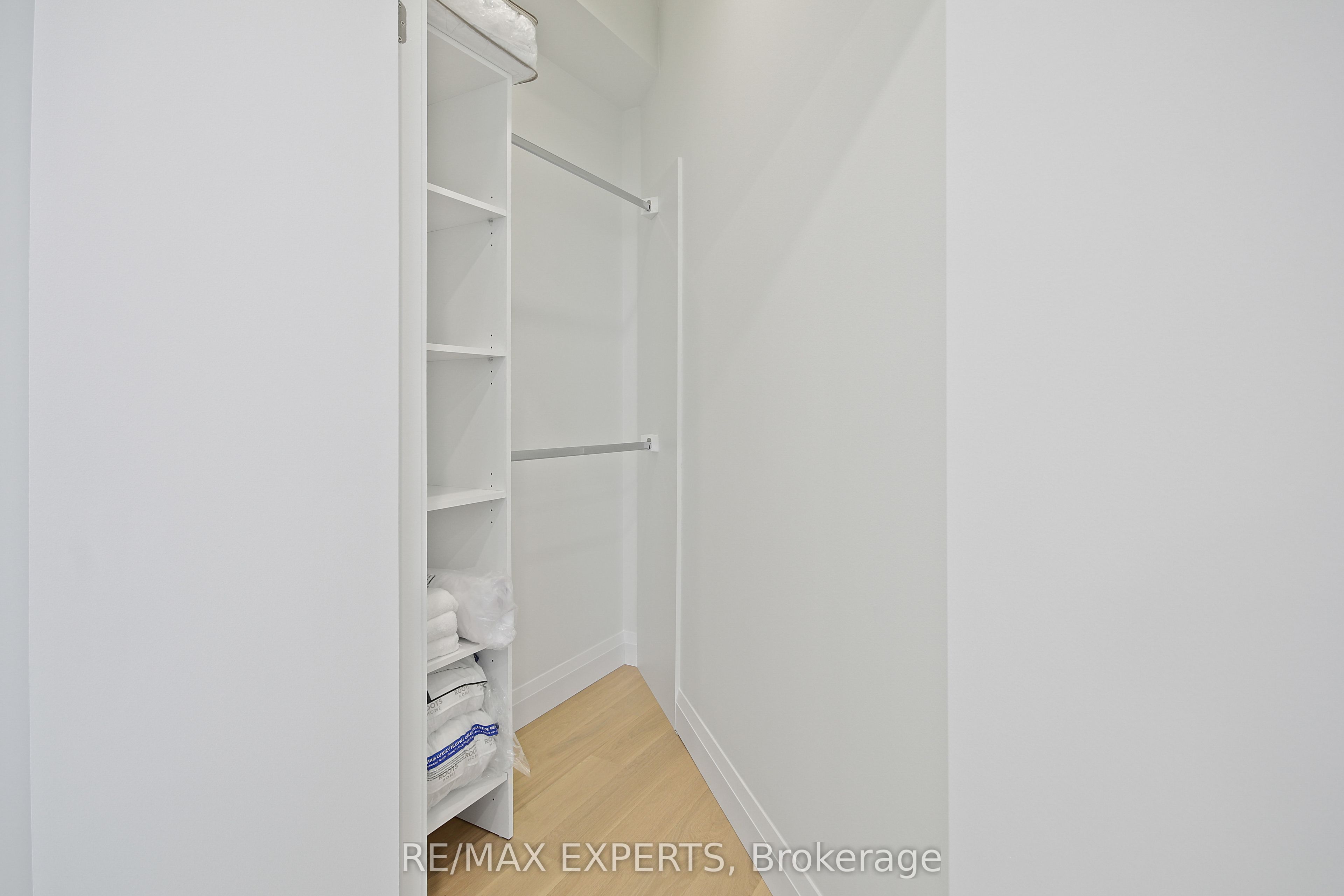 208 Queens Quay W 2011 Property Photo 26