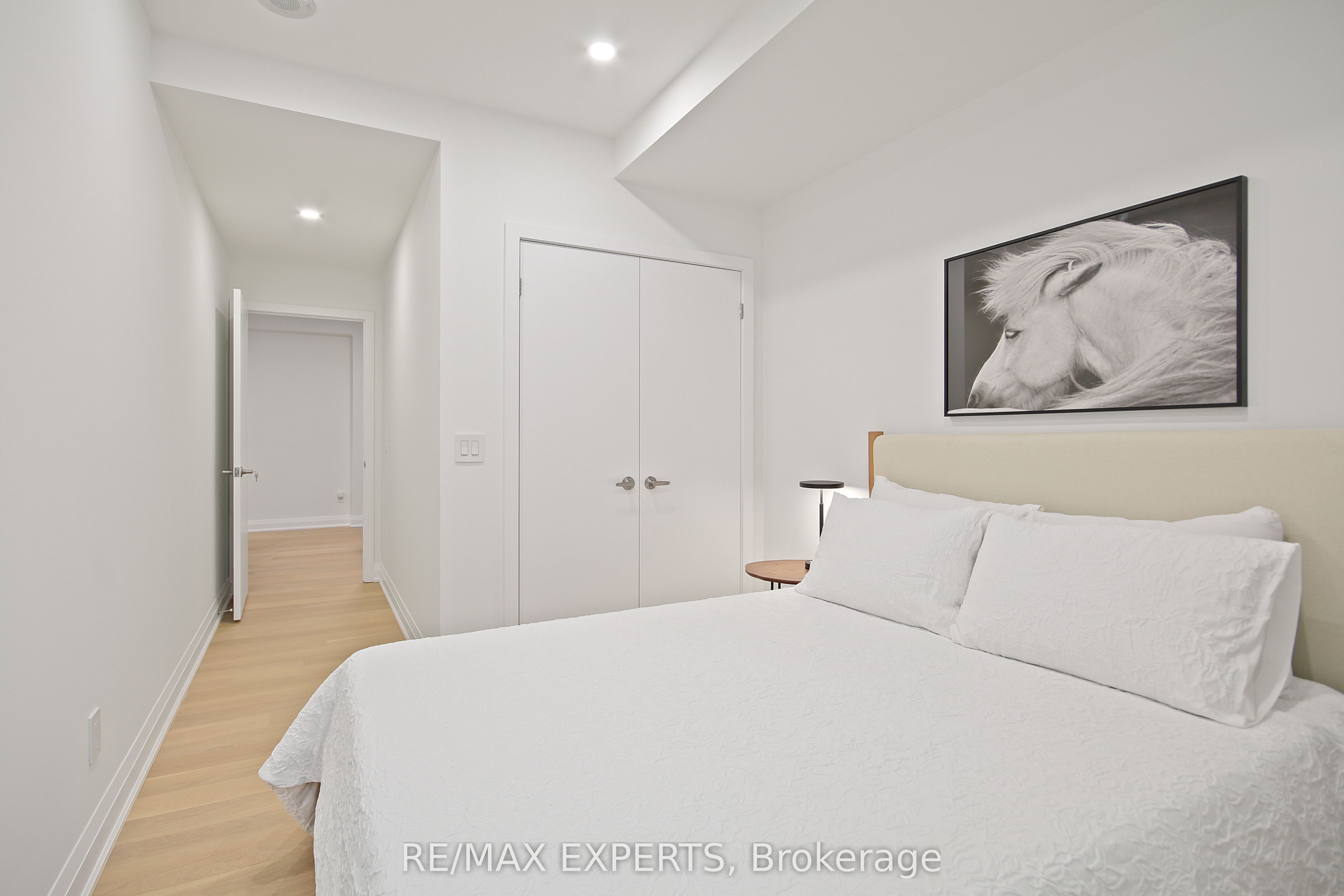 208 Queens Quay W 2011 Property Photo 28