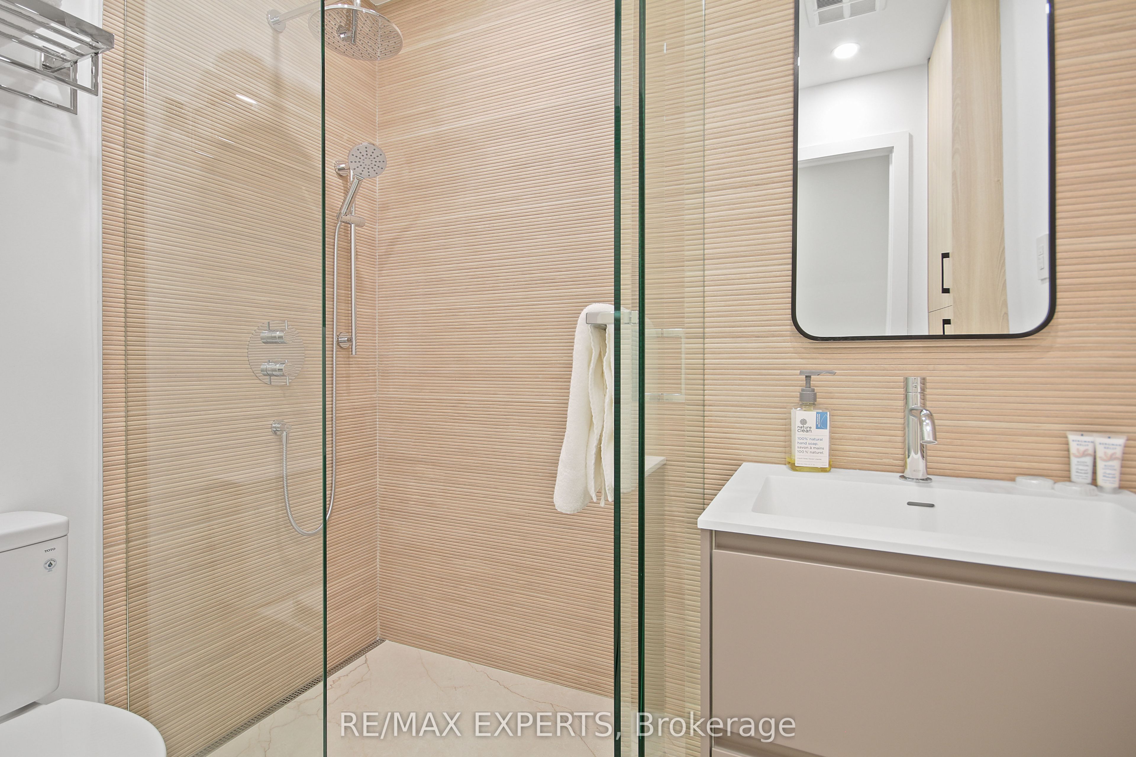 208 Queens Quay W 2011 Property Photo 29