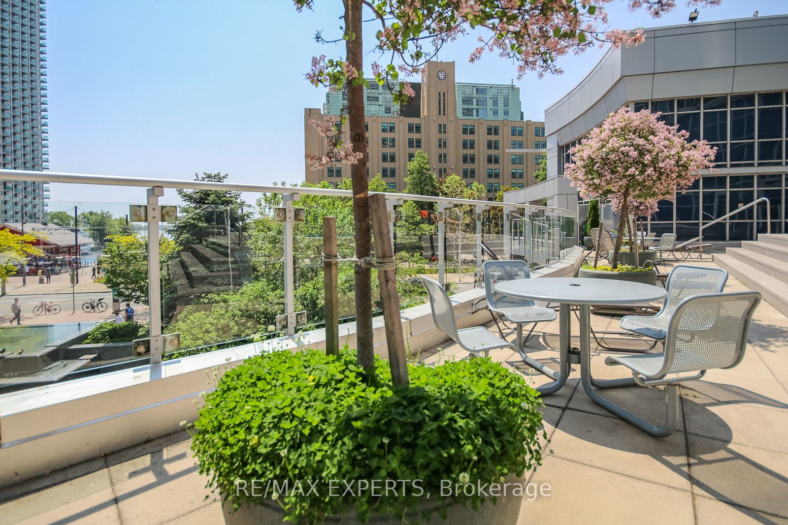 208 Queens Quay W 2011 Property Photo 35