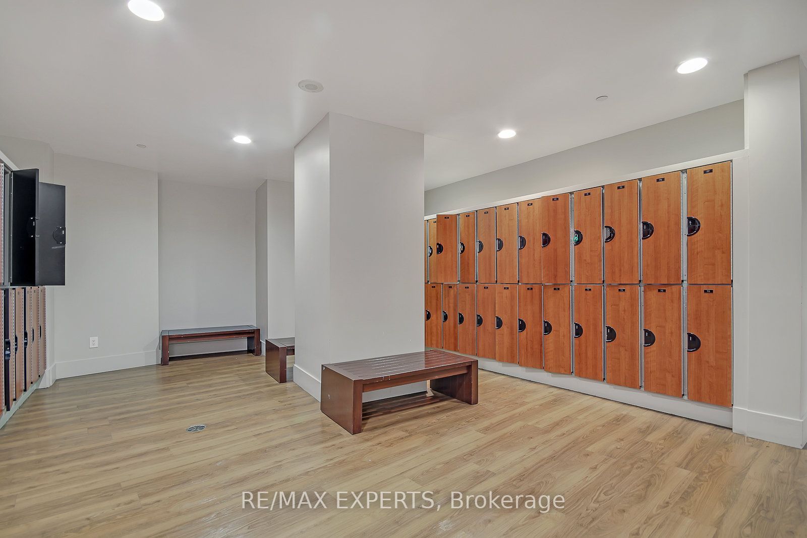 208 Queens Quay W 2011 Property Photo 37