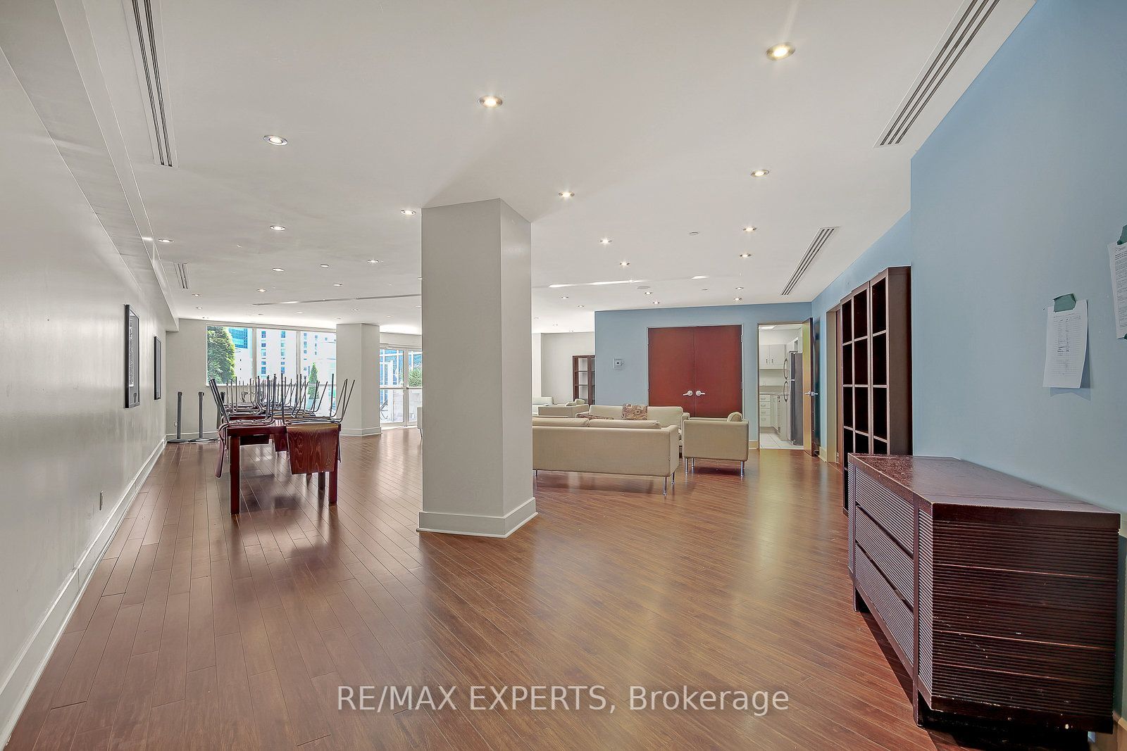 208 Queens Quay W 2011 Property Photo 40