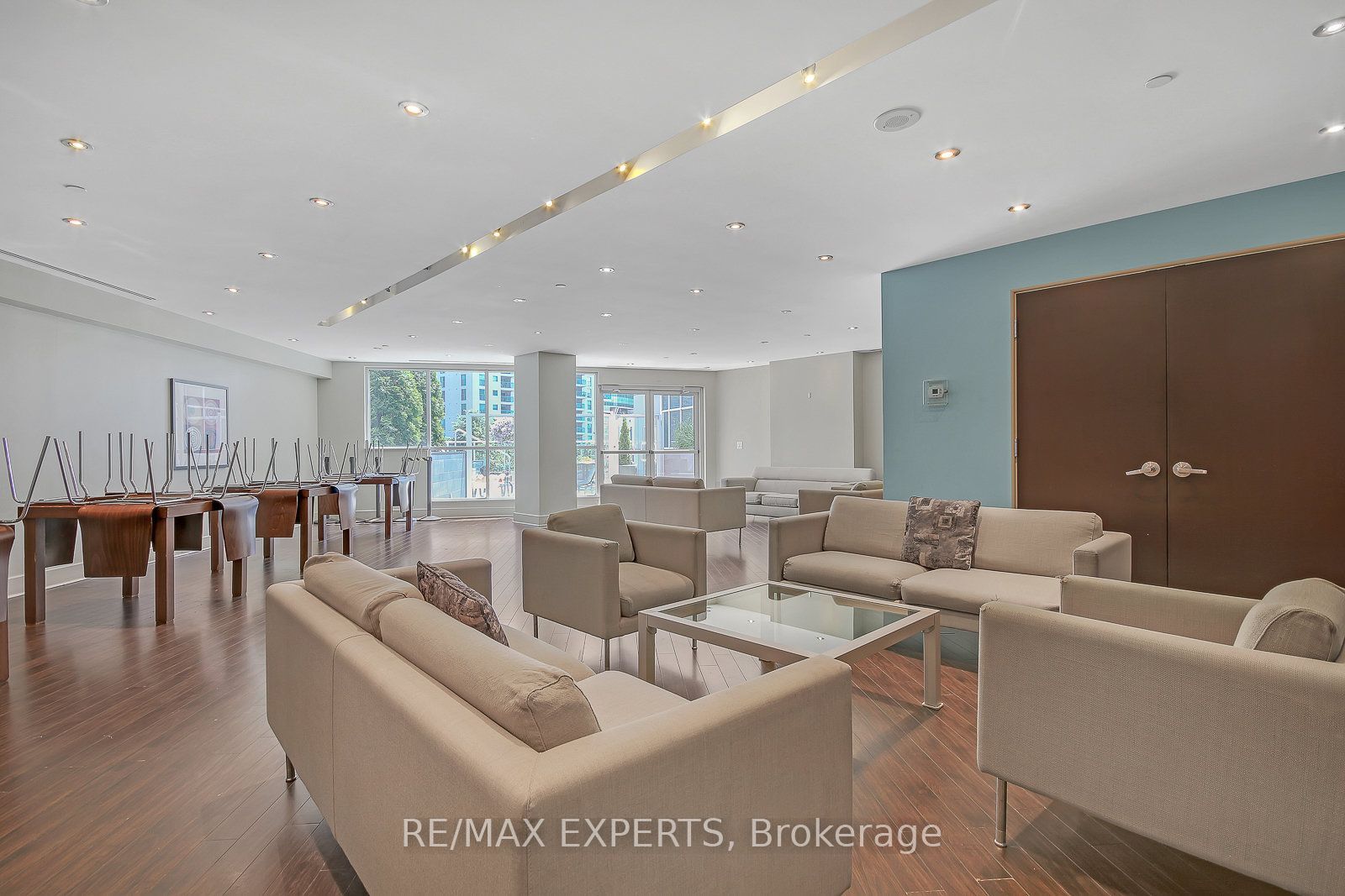 208 Queens Quay W 2011 Property Photo 41