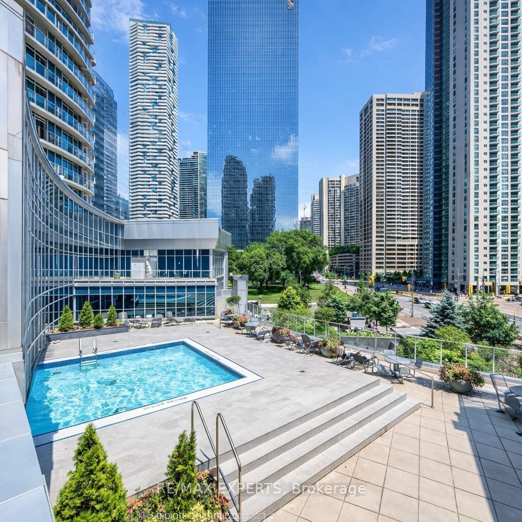208 Queens Quay W 2011 Property Photo 44