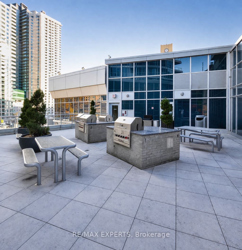 208 Queens Quay W 2011 Property Photo 46