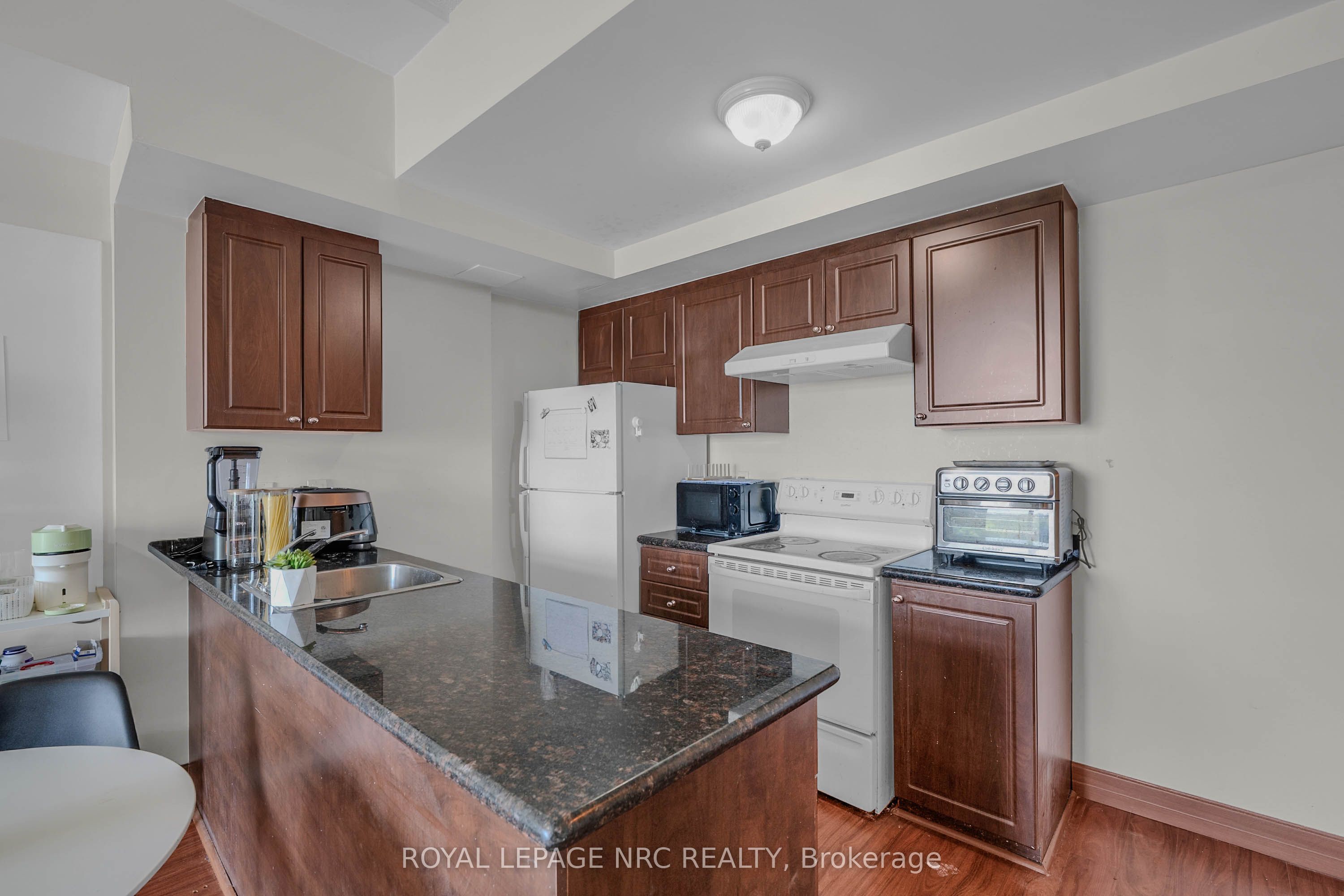 15 Maplewood Avenue Ph 6 Property Photo 13