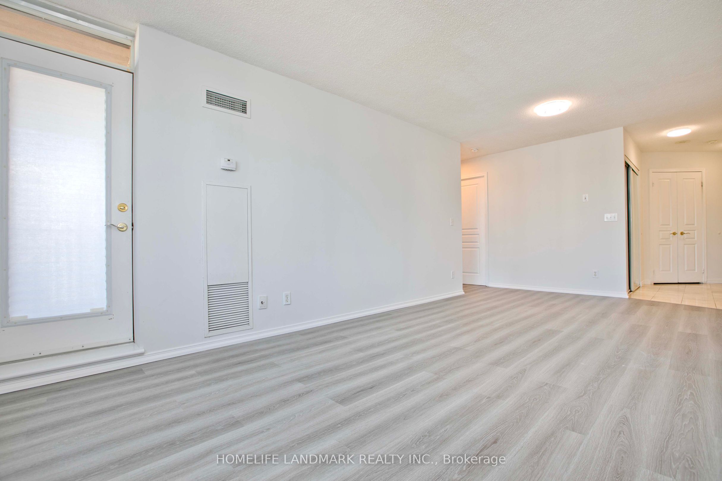 55 Harrison Garden Boulevard 1210 Property Photo 6