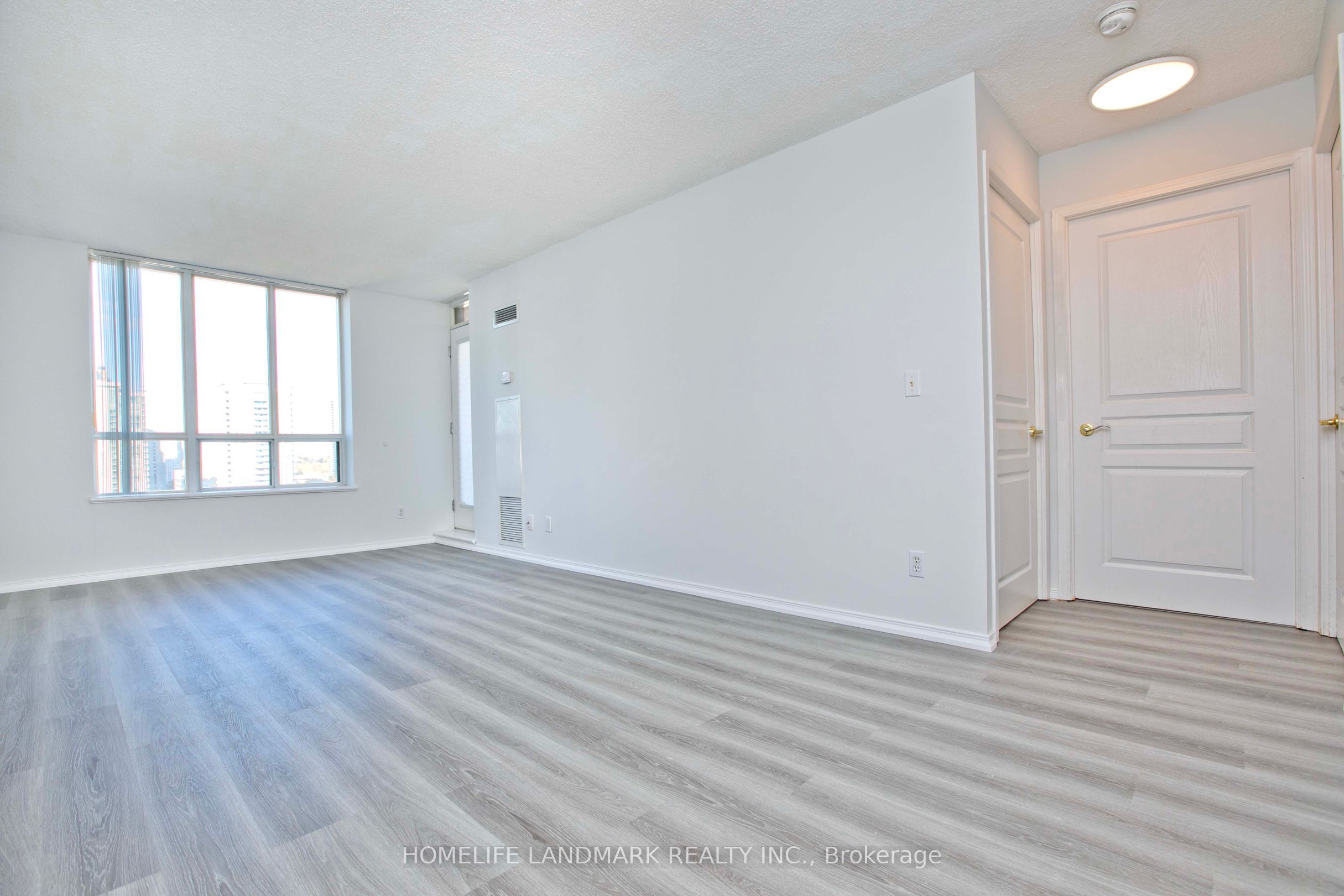55 Harrison Garden Boulevard 1210 Property Photo 7
