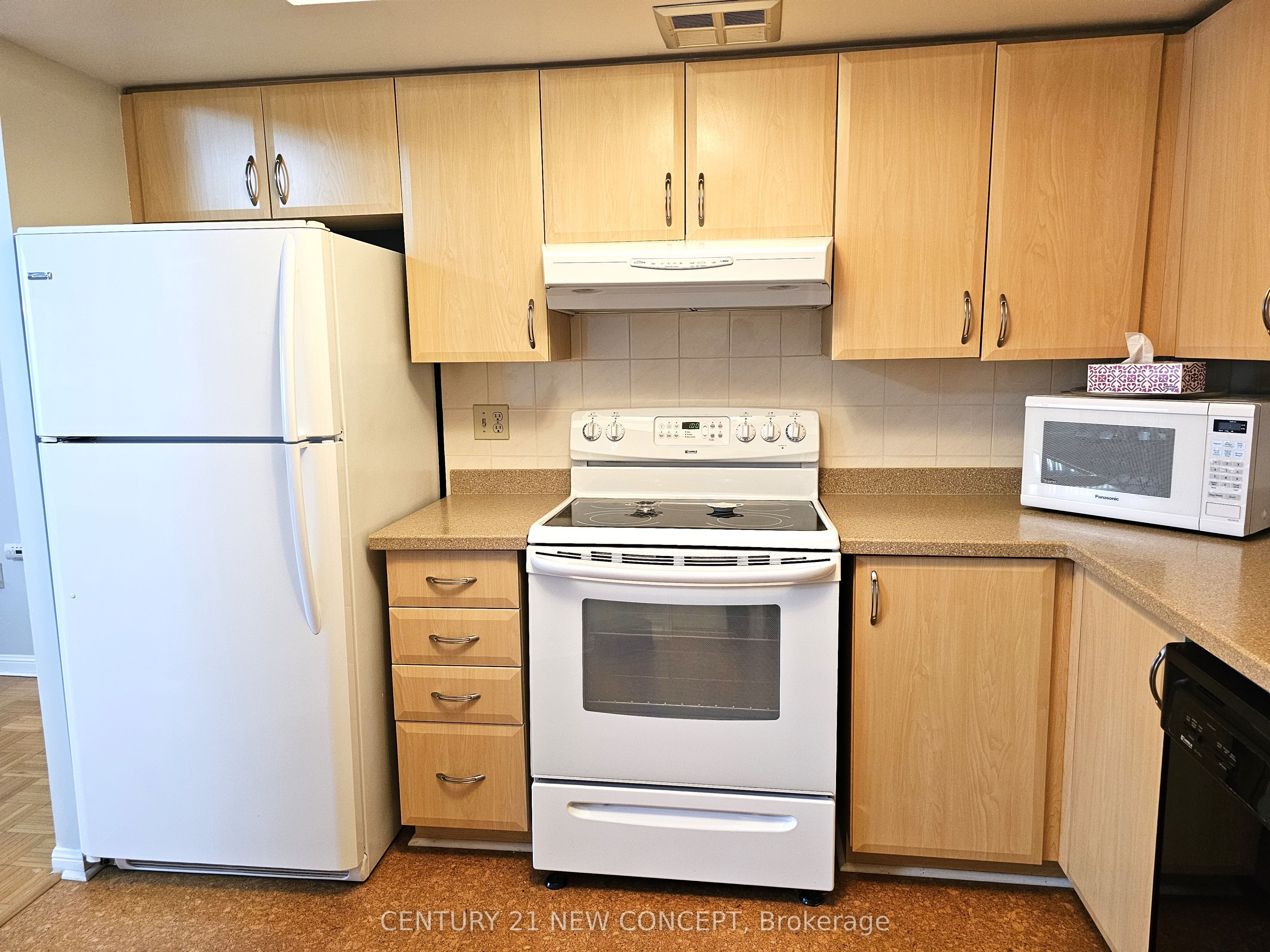 255 The Donway West E 123 Property Photo 13