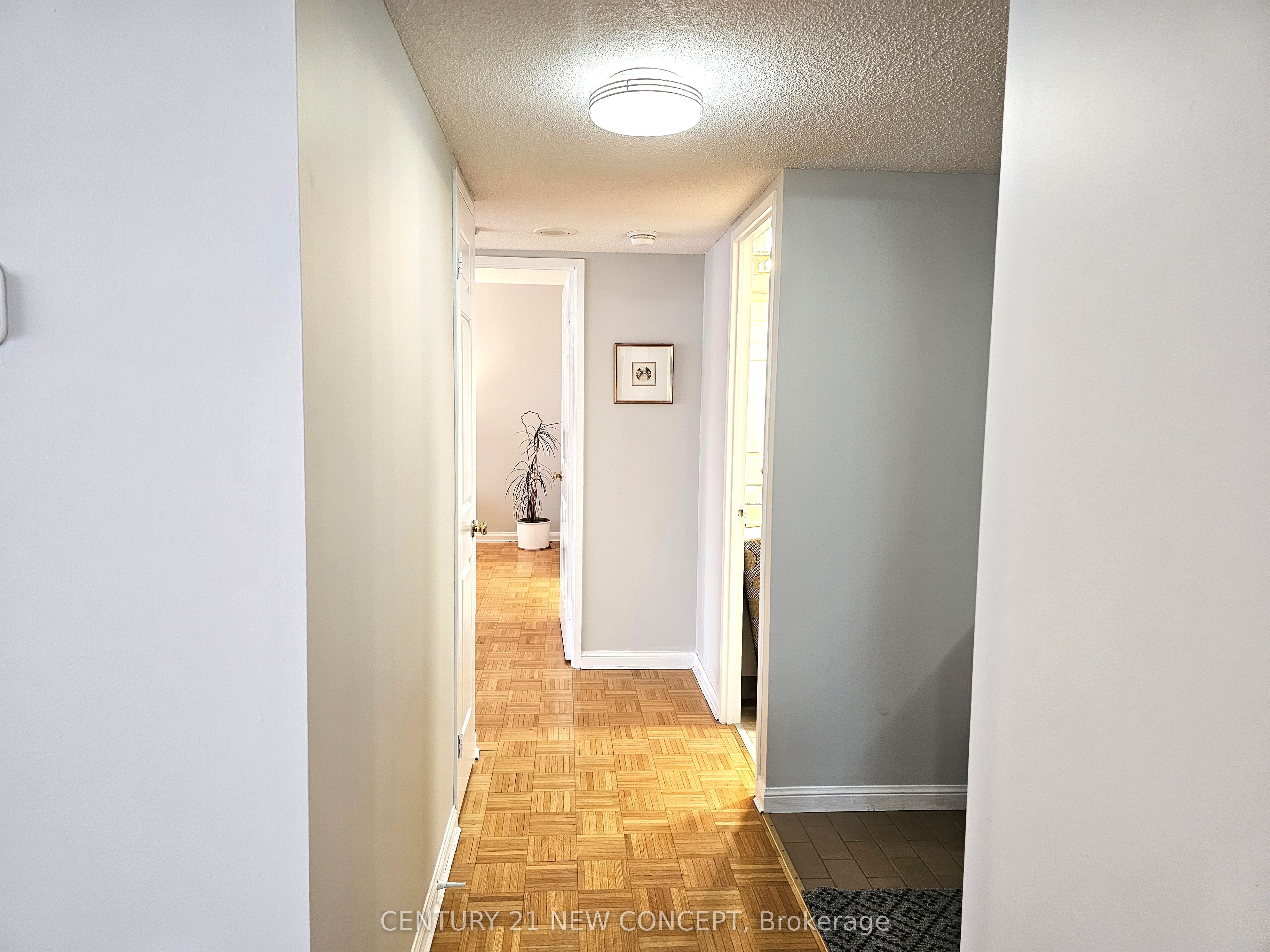 255 The Donway West E 123 Property Photo 15