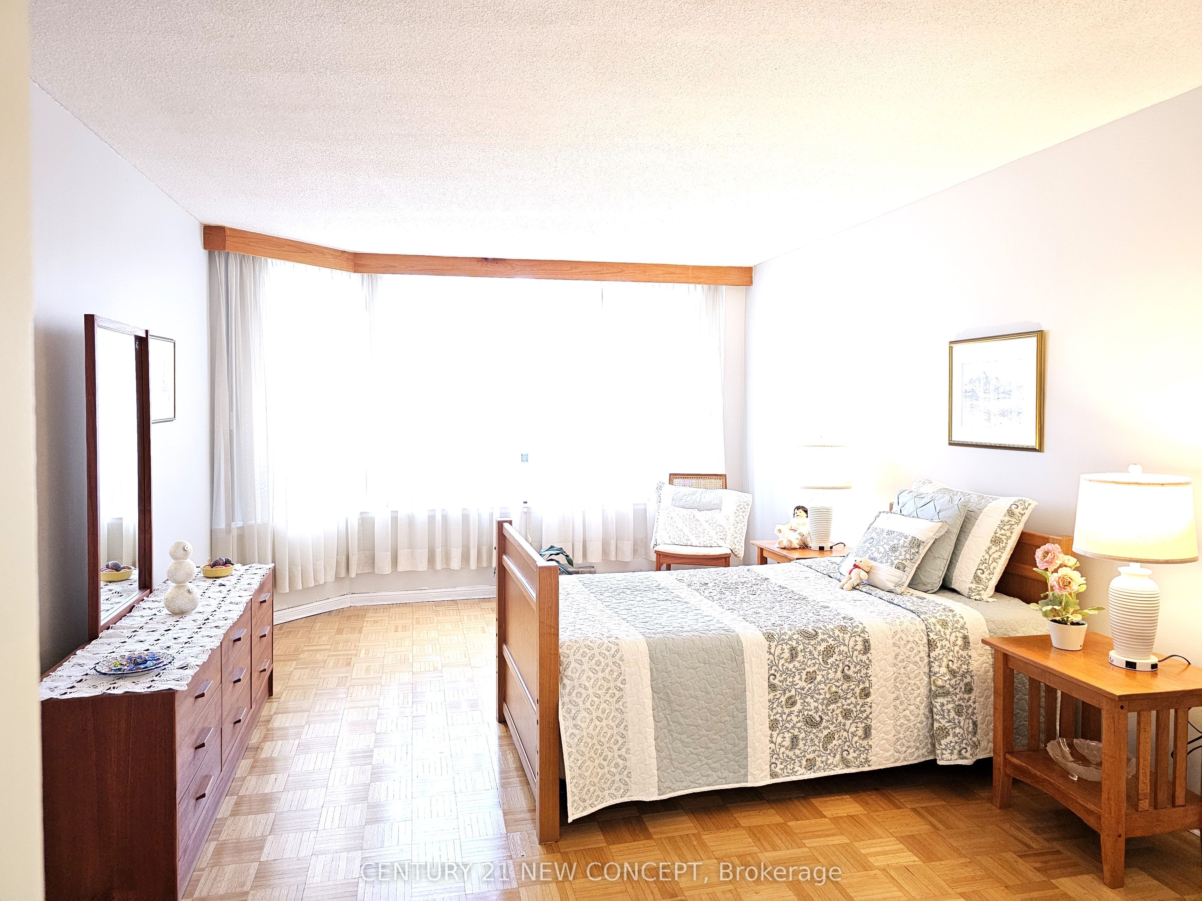 255 The Donway West E 123 Property Photo 17