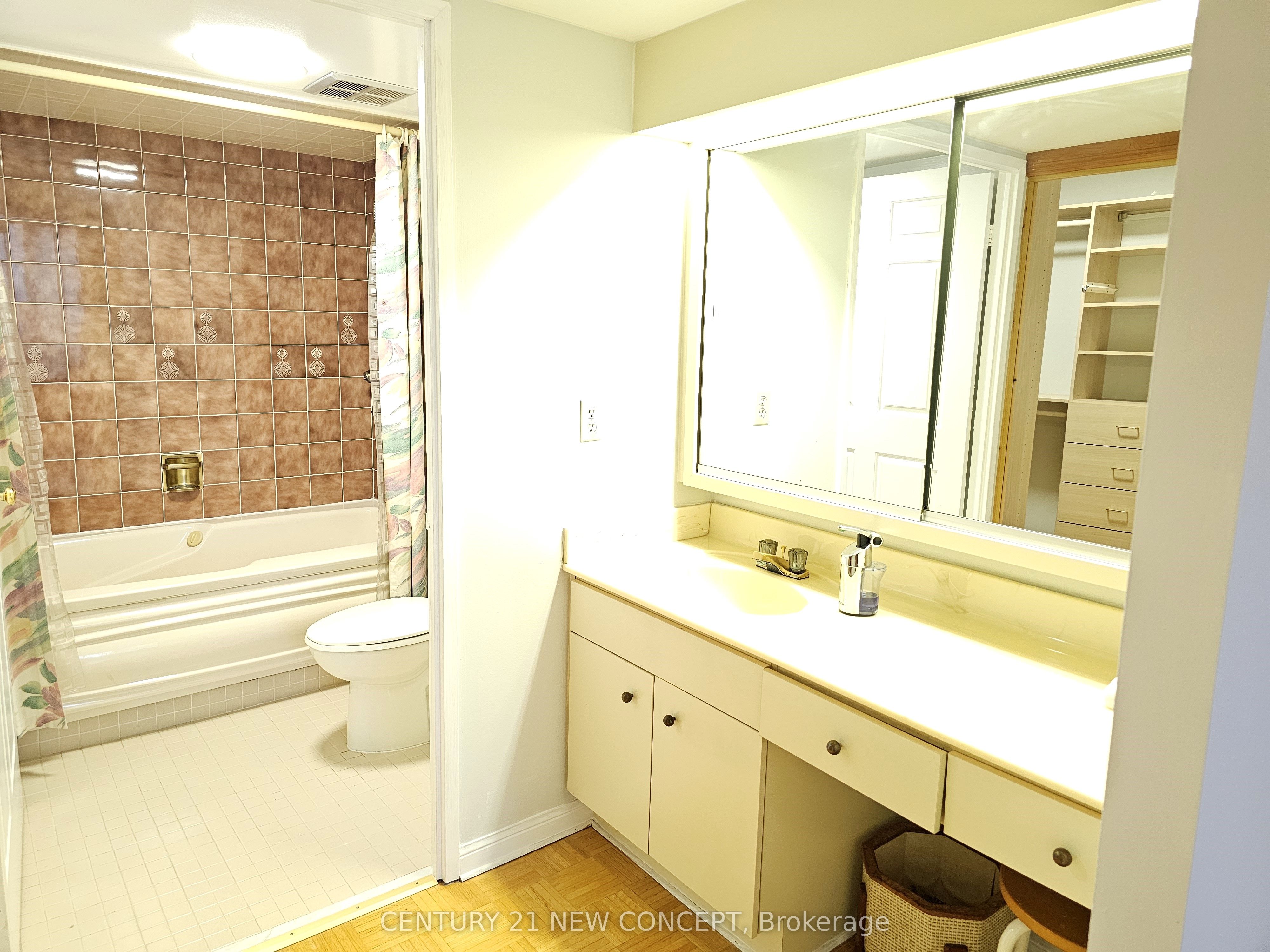 255 The Donway West E 123 Property Photo 21