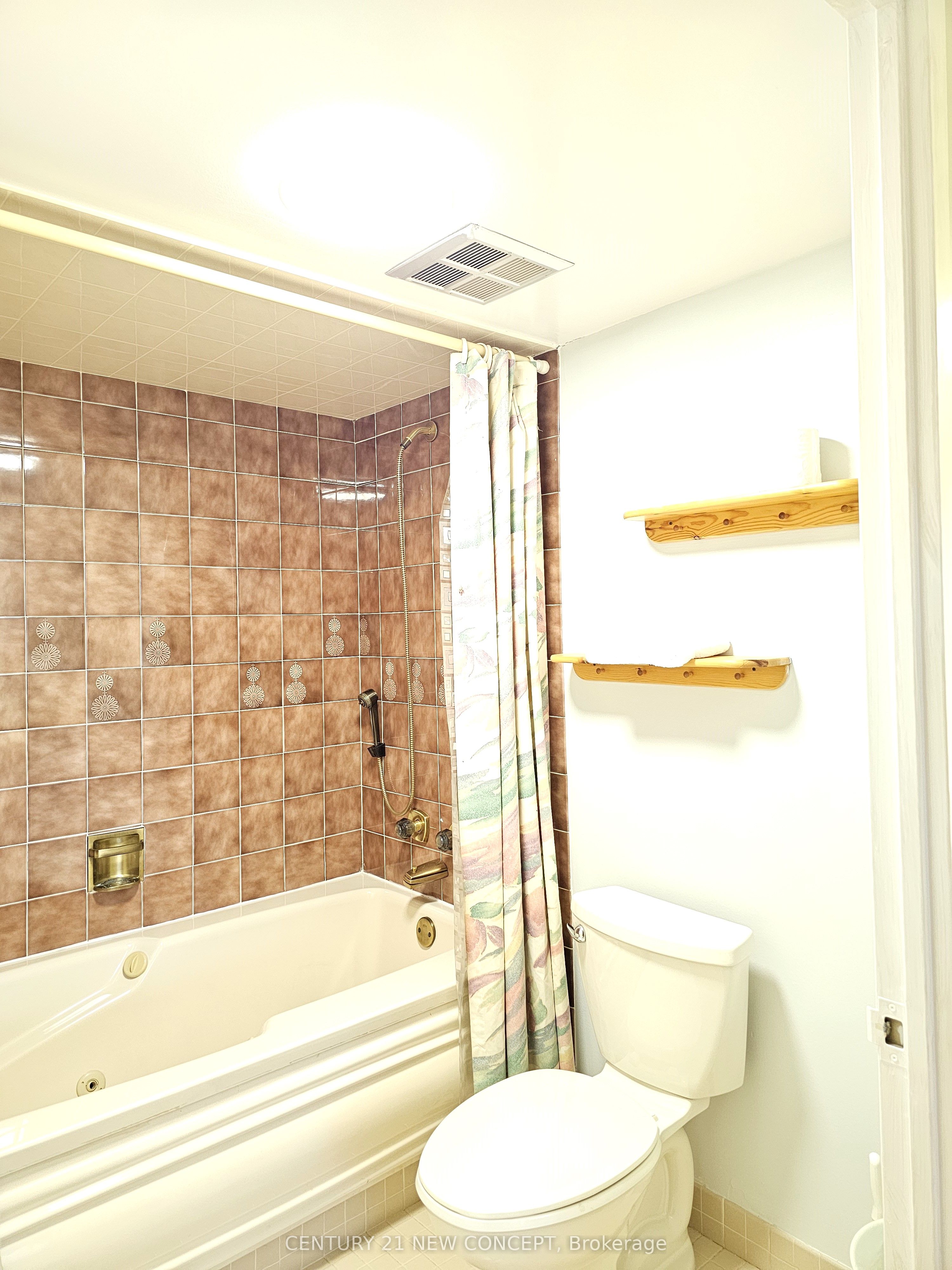 255 The Donway West E 123 Property Photo 22