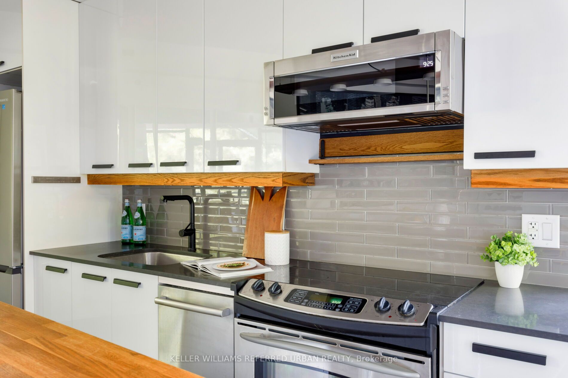 90 Trinity Street 212 Property Photo 17