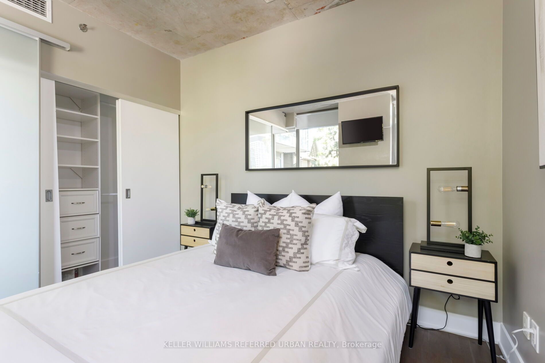 90 Trinity Street 212 Property Photo 26