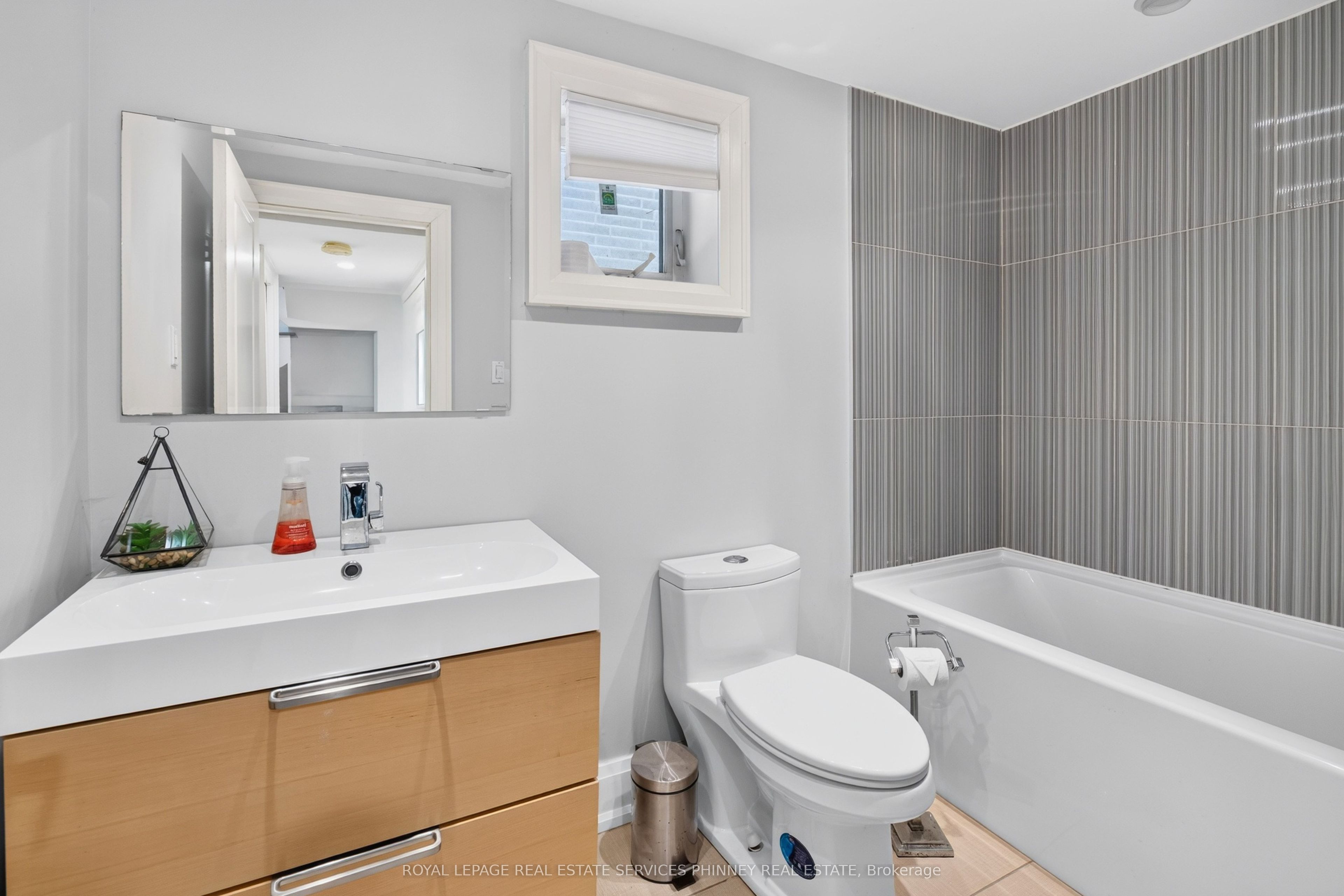 245 Florence Avenue Property Photo 34