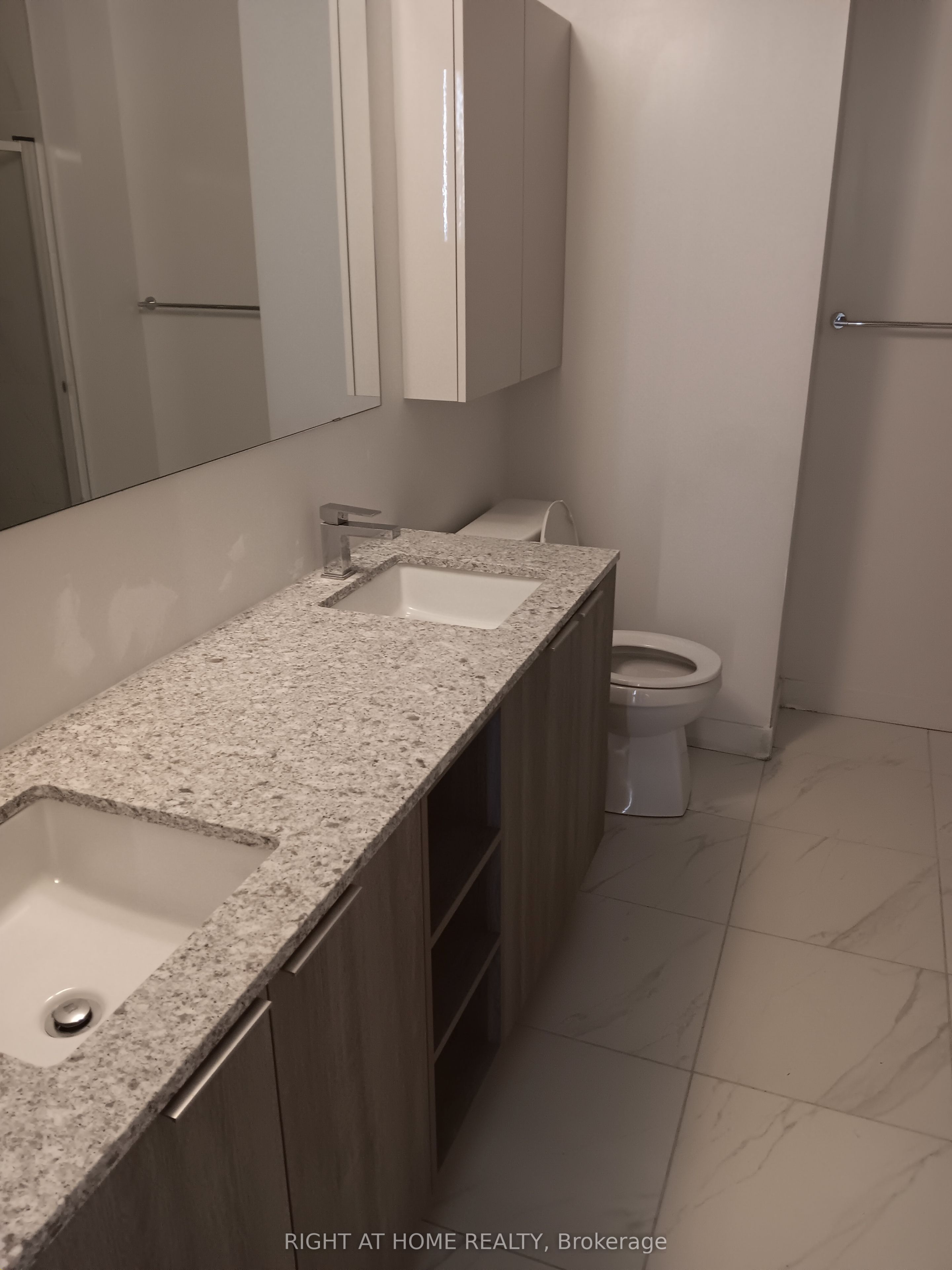 31 Tippett Road 619 Property Photo 8