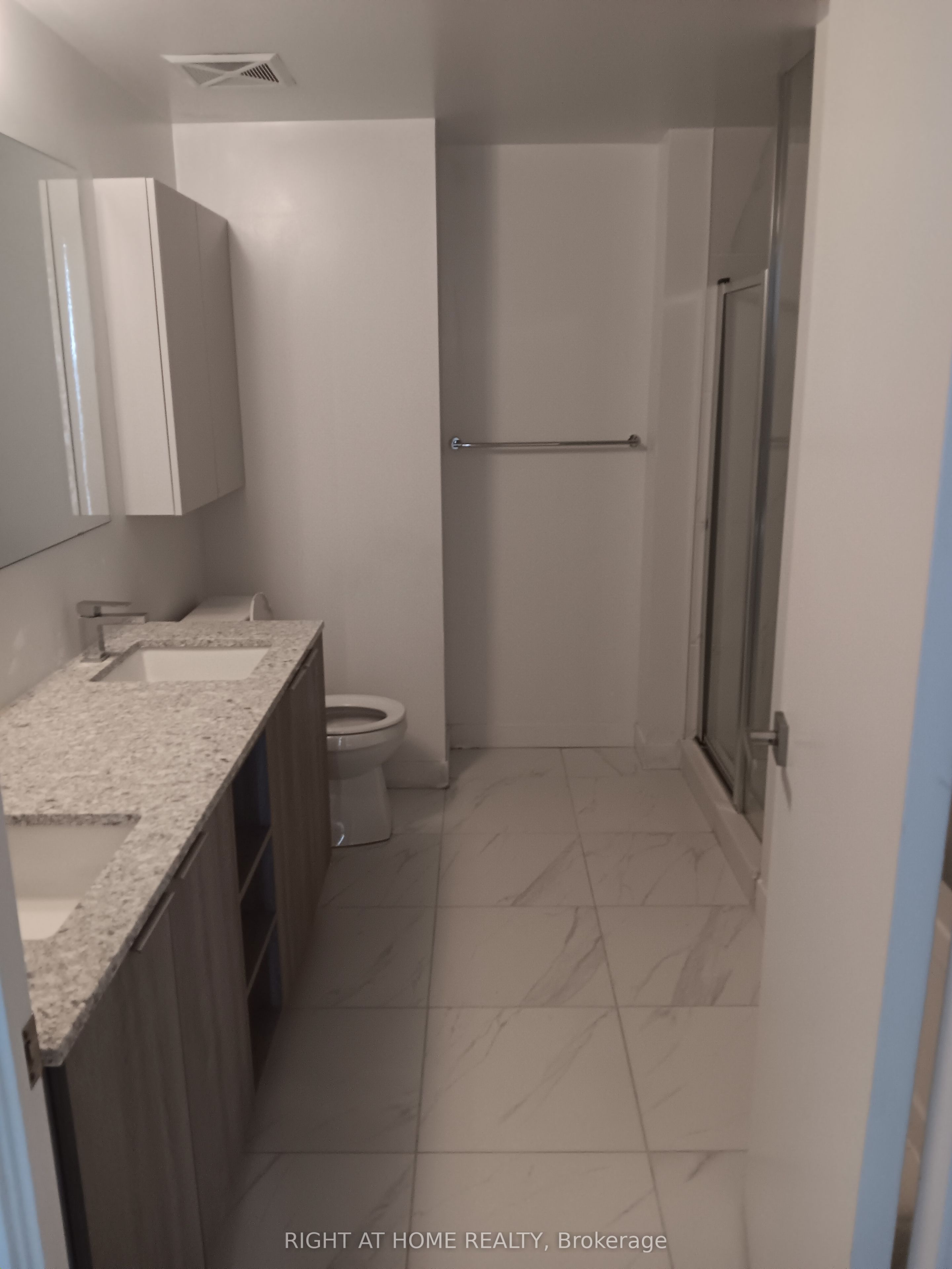 31 Tippett Road 619 Property Photo 9