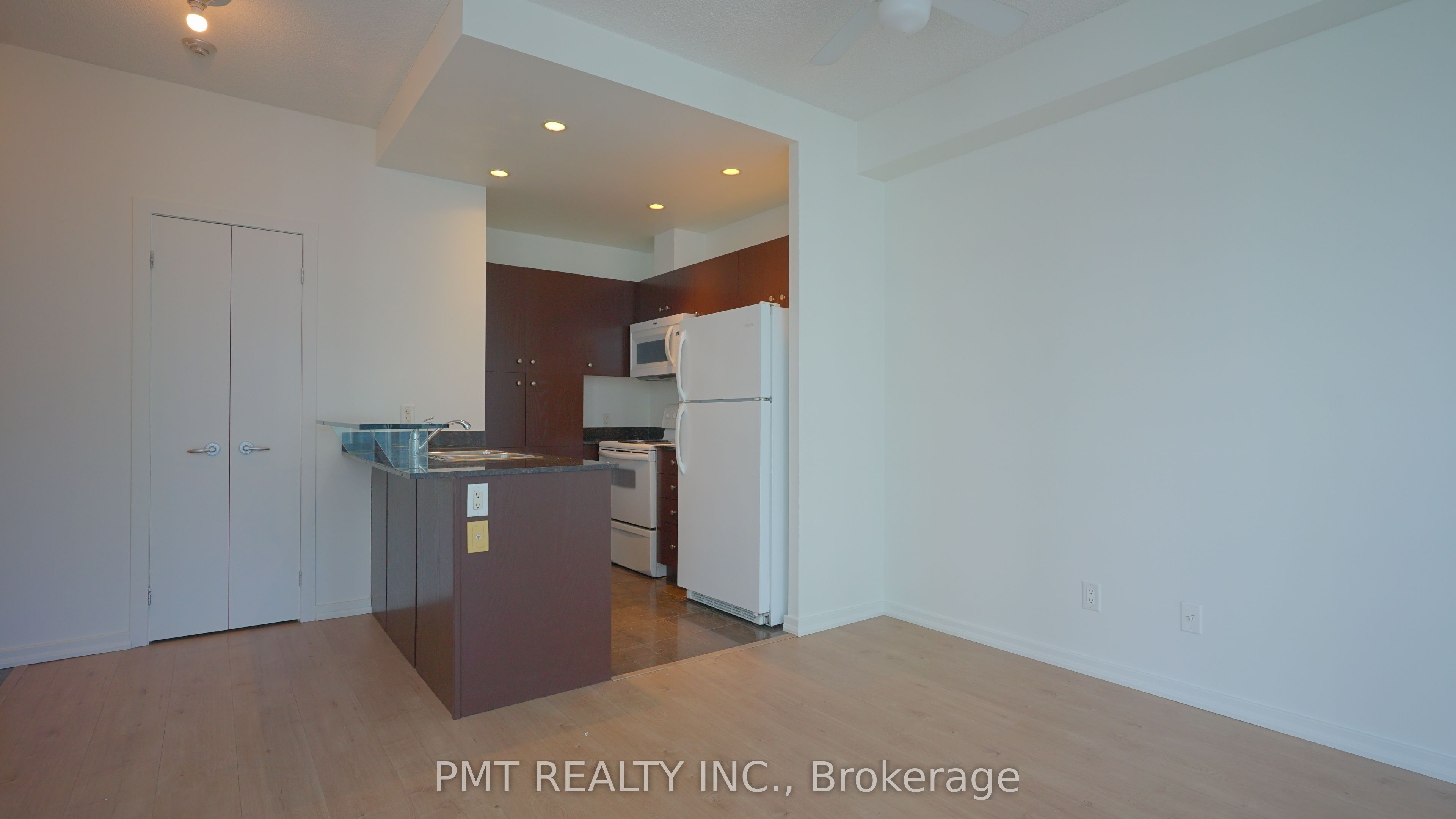 208 Queens Quay W 2401 Property Photo 8
