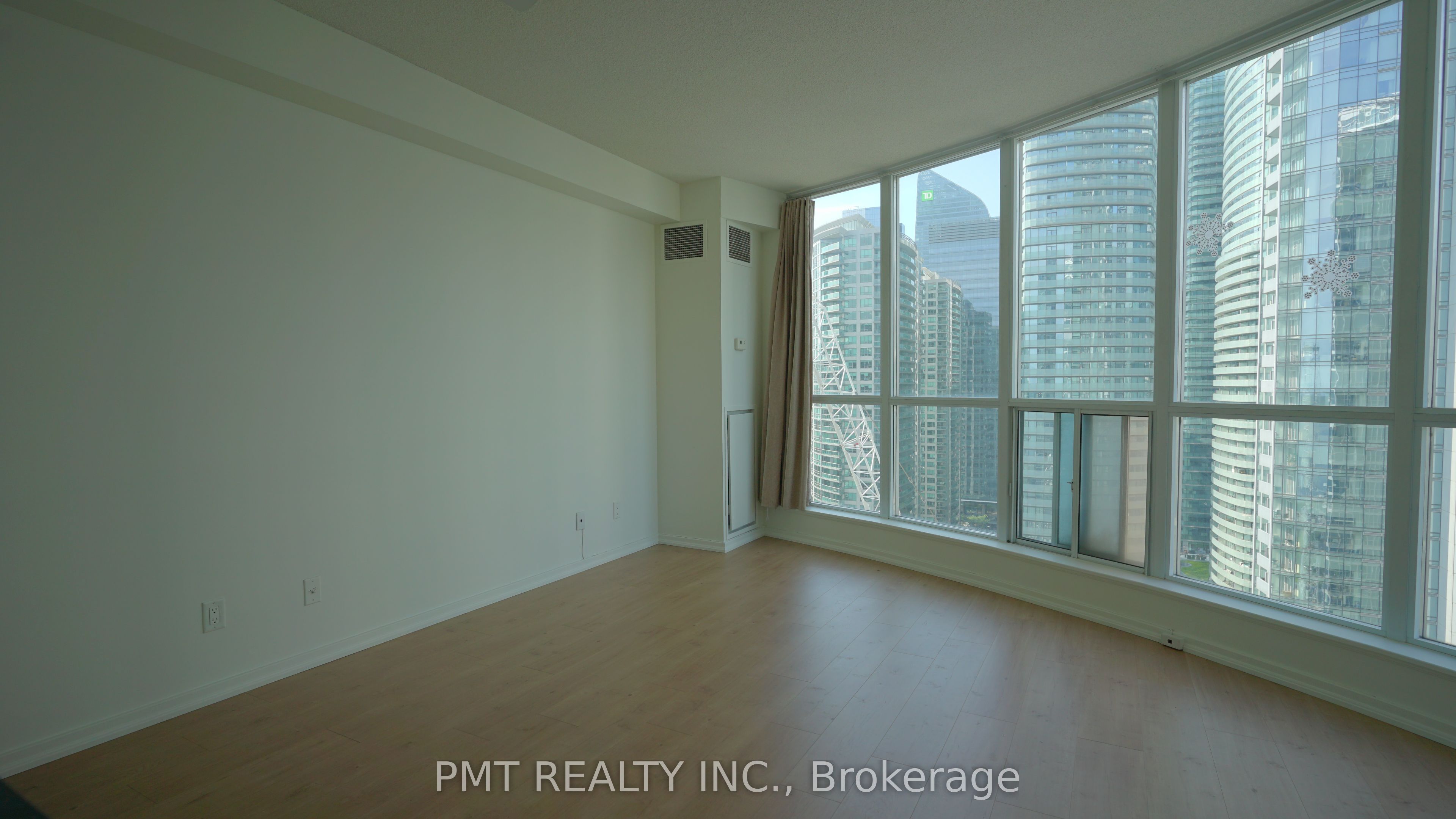 208 Queens Quay W 2401 Property Photo 10